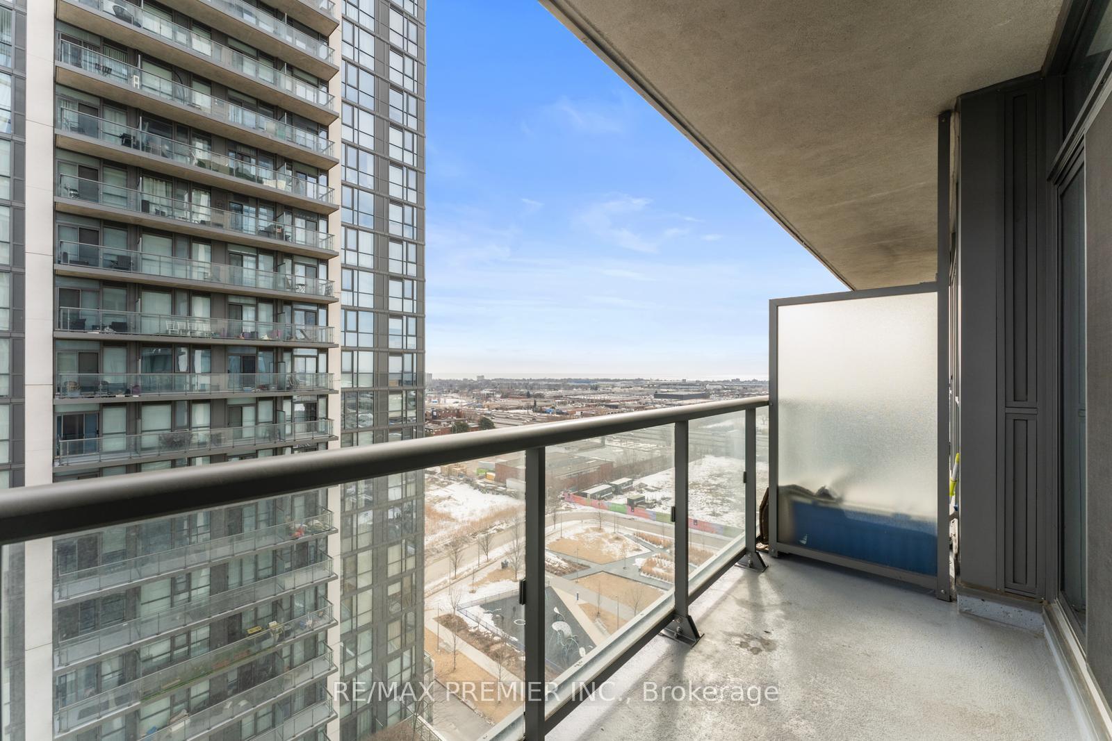2 Bedrooms Condo at 15 Zorra,  Toronto For sale