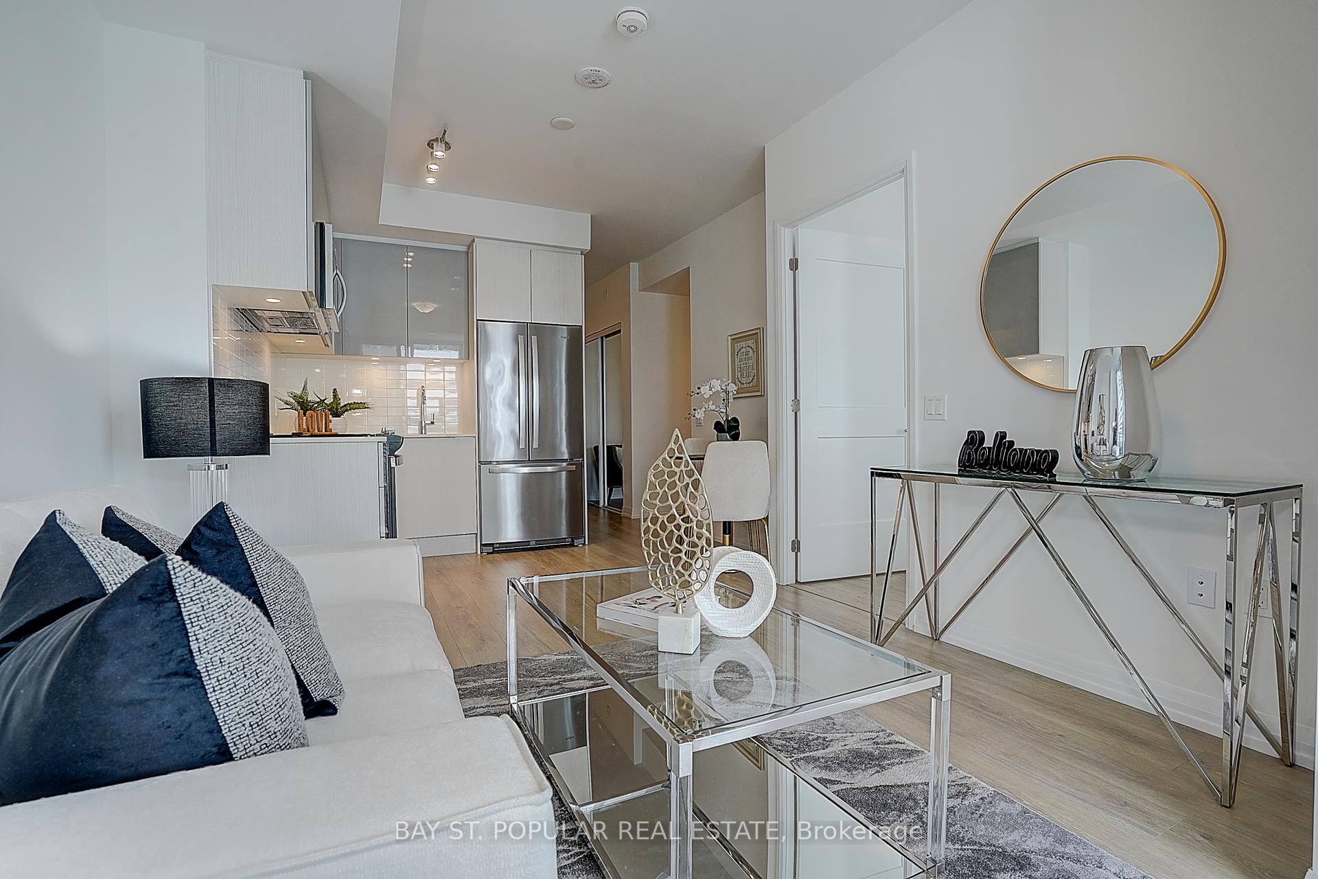 2 Bedrooms Condo at 50 Dunfield, Toronto For sale