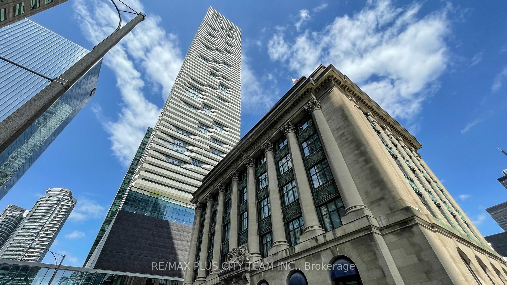 2 Bedrooms Condo at 100 Harbour, Toronto For sale