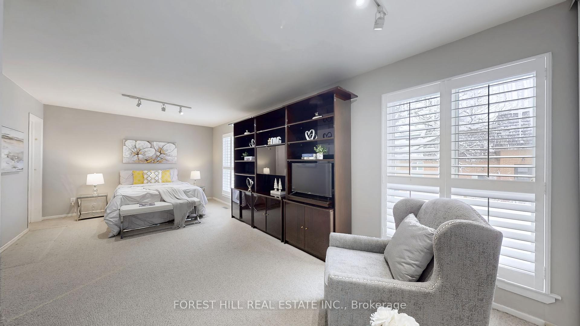 4 Bedrooms Condo at 33 Proudbank Millway, Toronto For sale