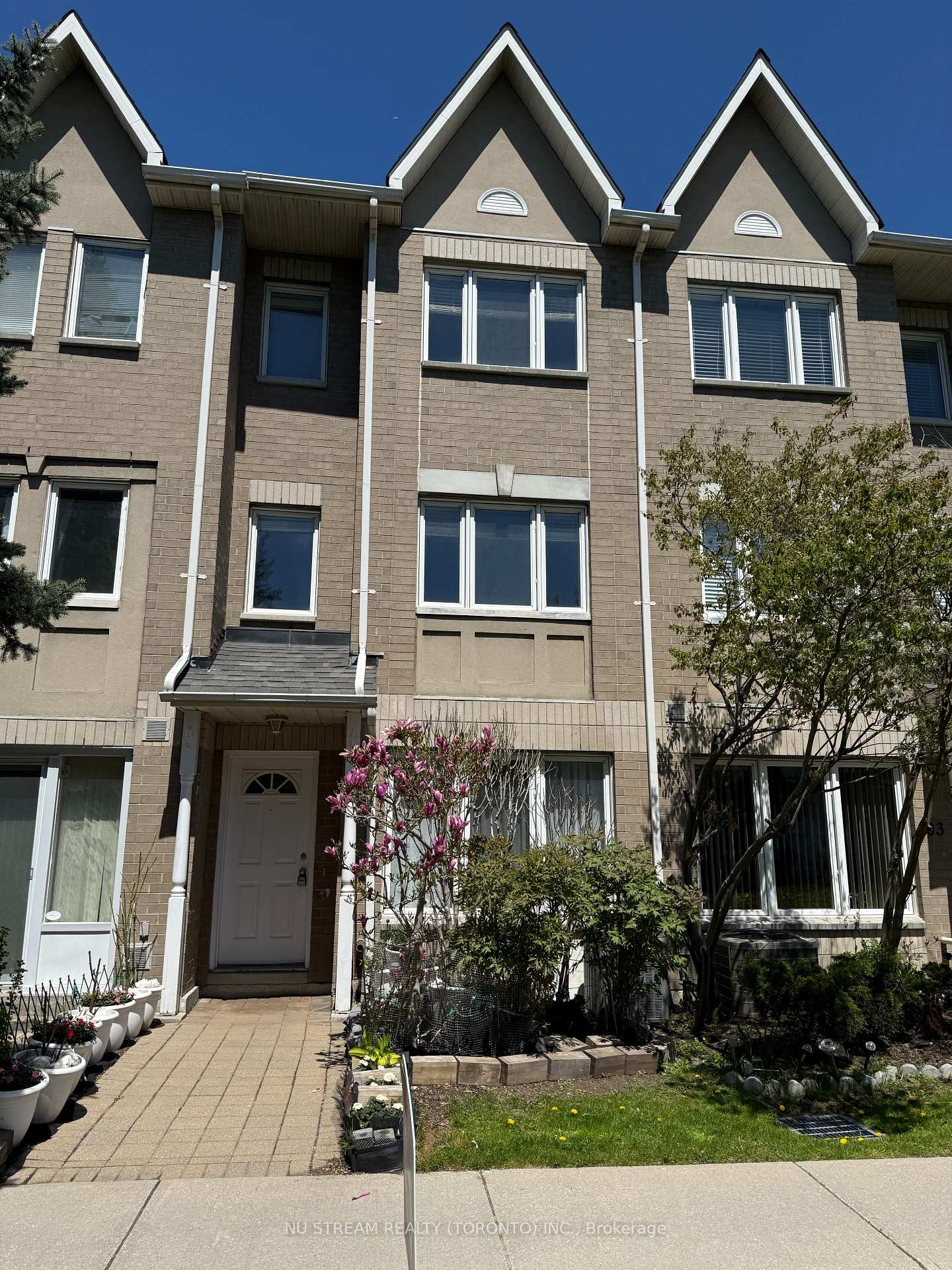 4 Bedrooms Condo at 29 Rosebank, Toronto For sale