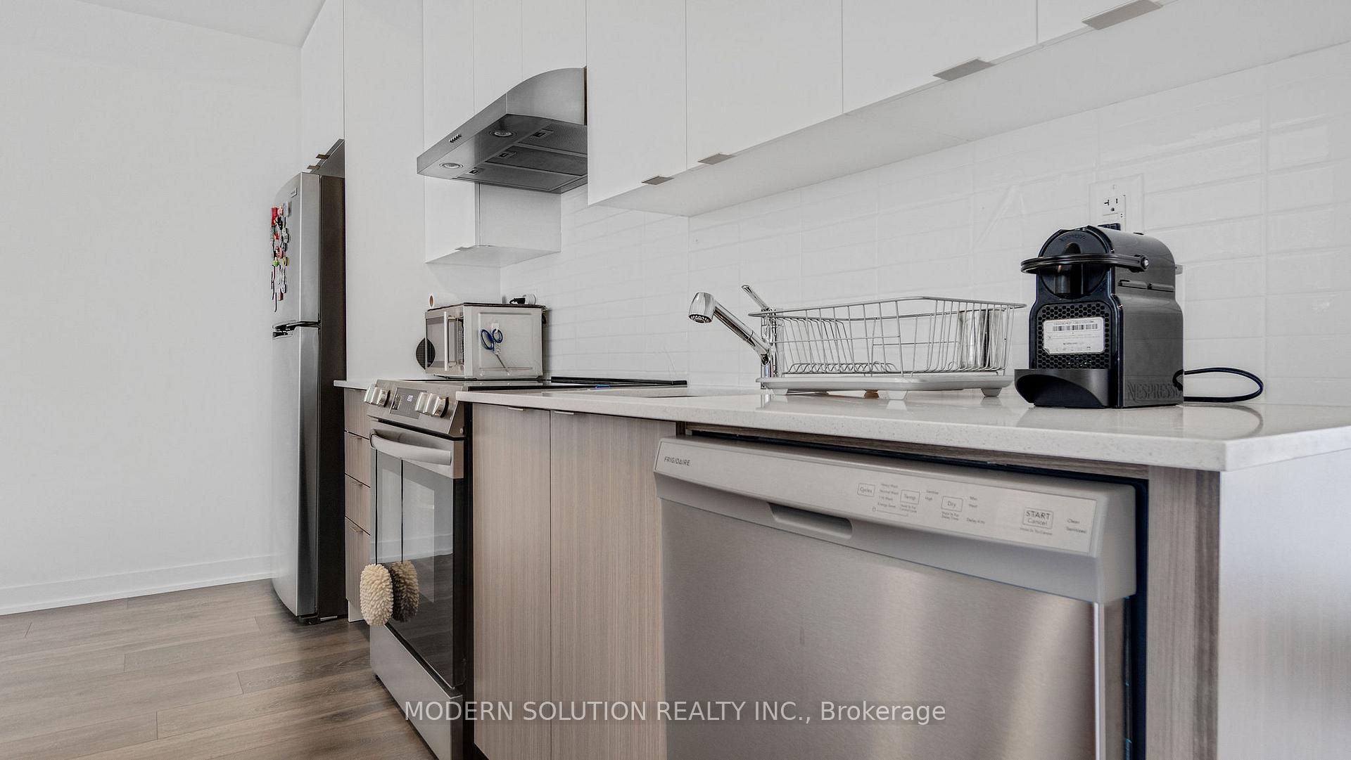 2 Bedrooms Condo at 155 Canon Jackson, Toronto For sale