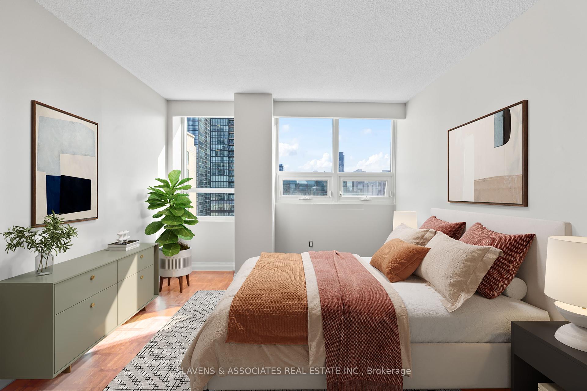 2 Bedrooms Condo at 71 Charles,  Toronto For sale