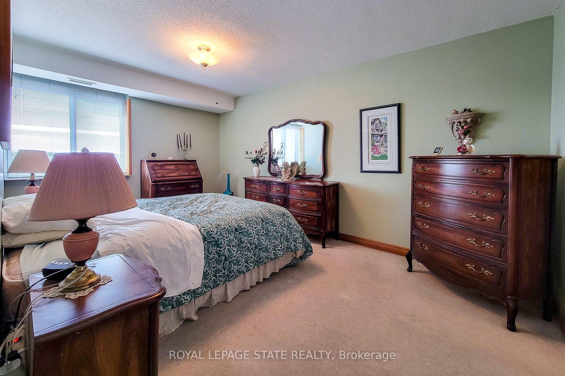 3 Bedrooms Condo at 301 Frances, Hamilton For sale