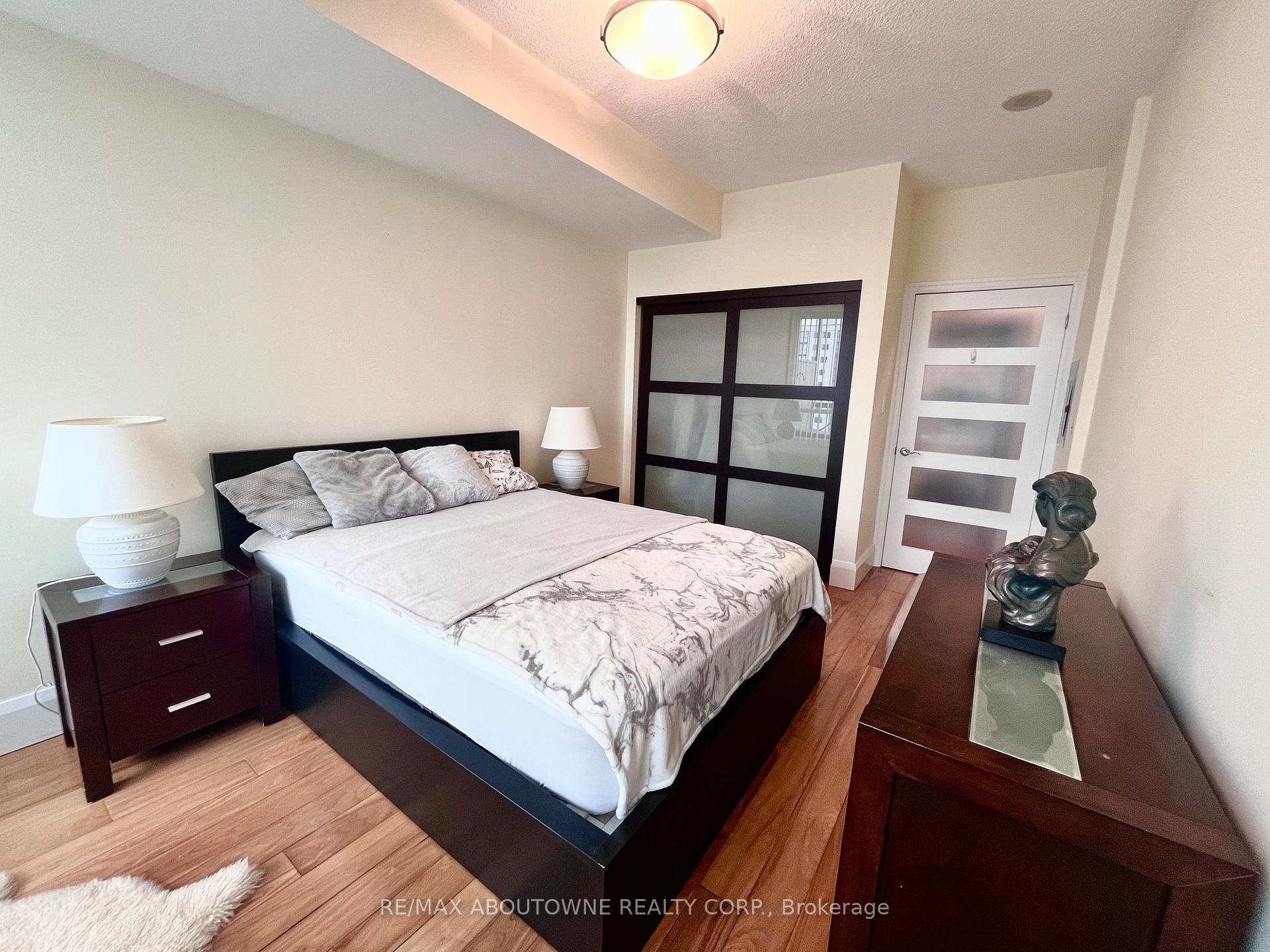 2 Bedrooms Condo at 1359 Rathburn, Mississauga For sale