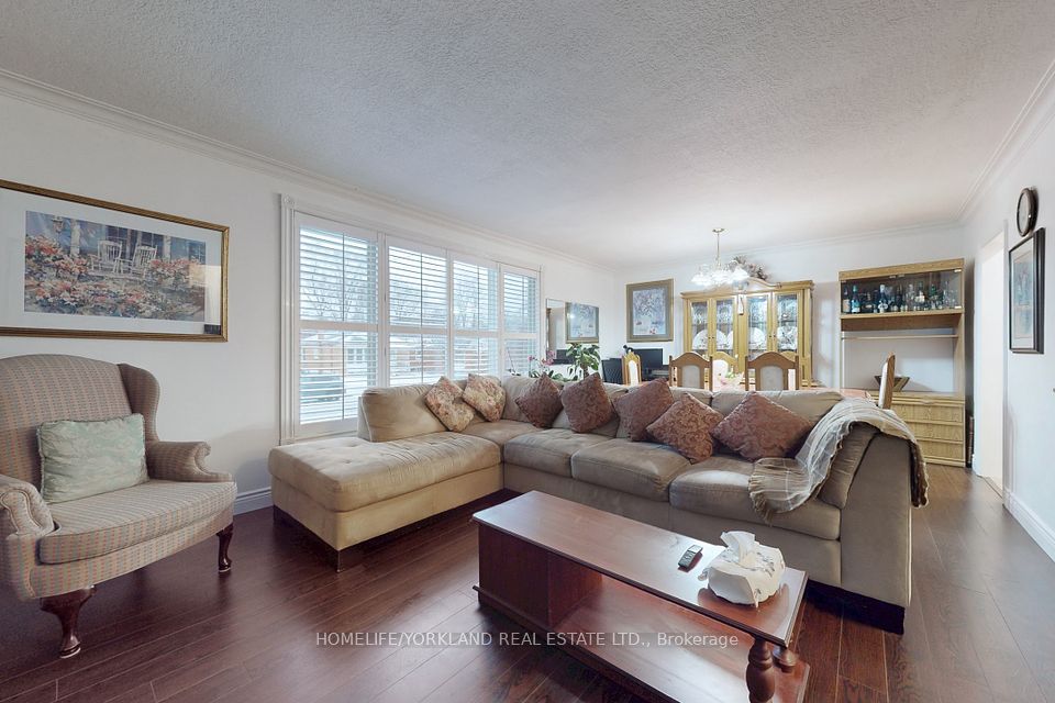 30 Merrian Road, Toronto, ON M1K 3M7