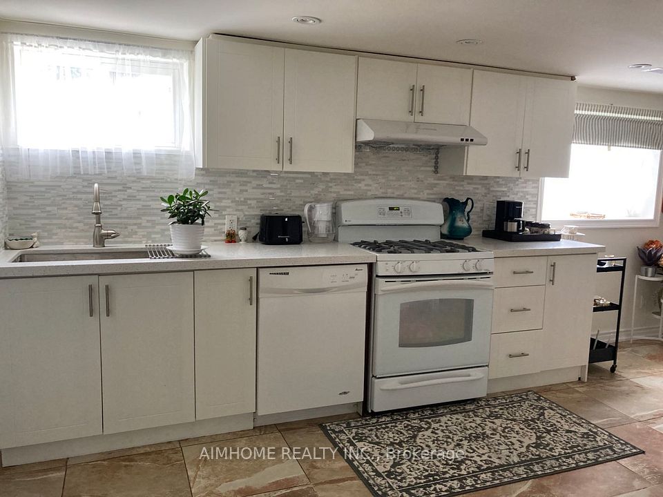 221 St Lawrence Street, Whitby, ON L1N 1G9