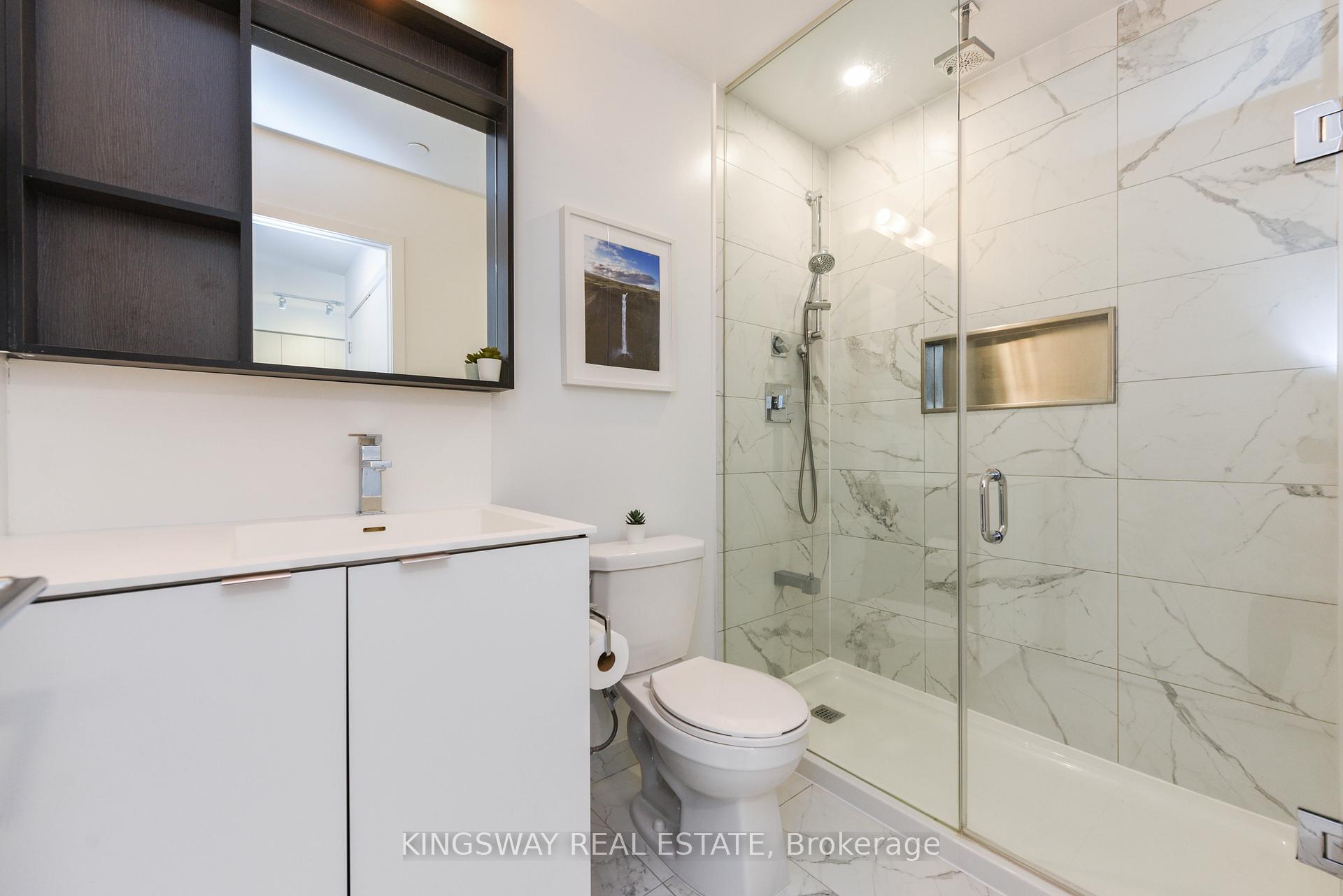 2 Bedrooms Condo at 4065 Confederation, Mississauga For sale