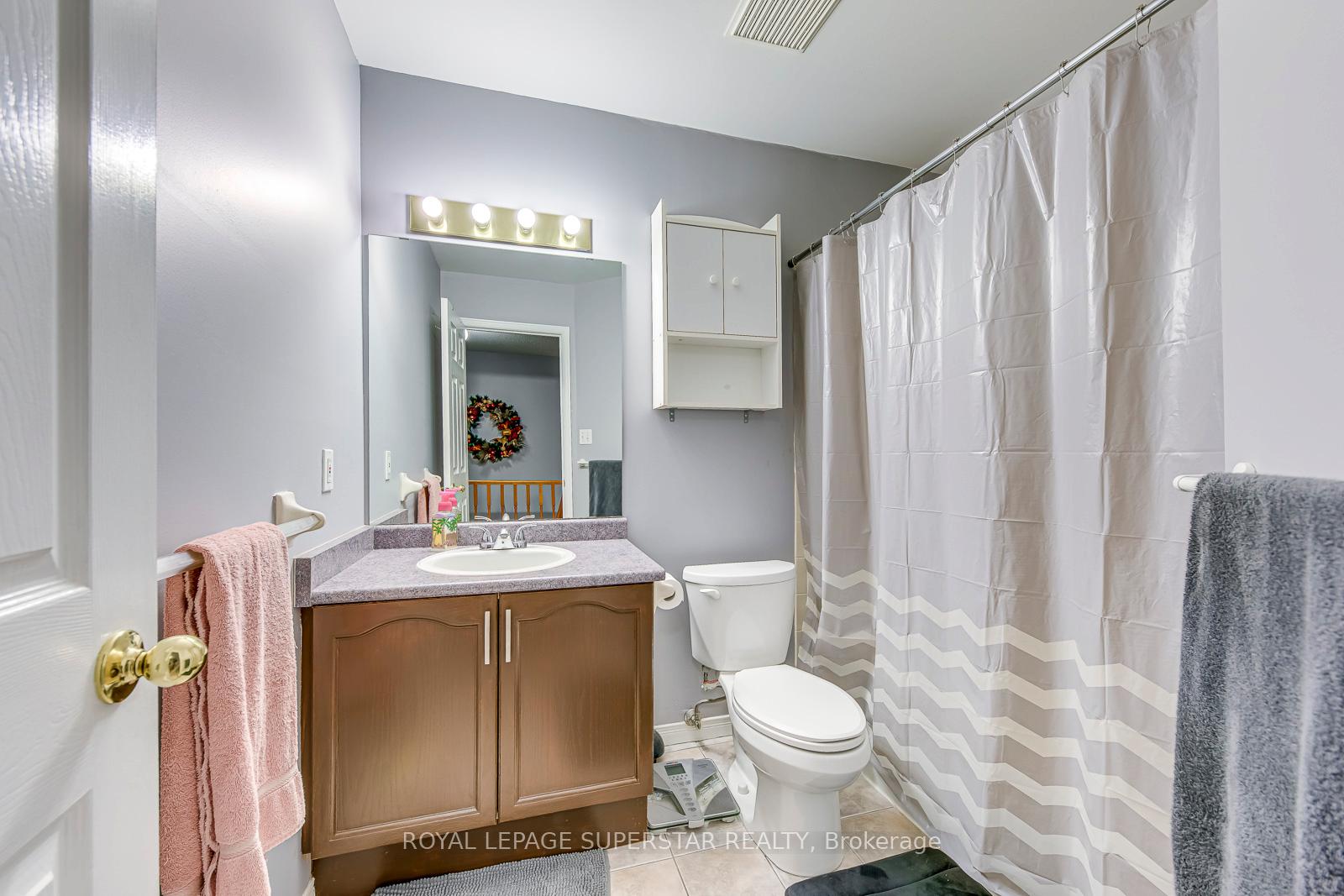 3 Bedrooms Condo at 1809 Upper Wentworth, Hamilton For sale