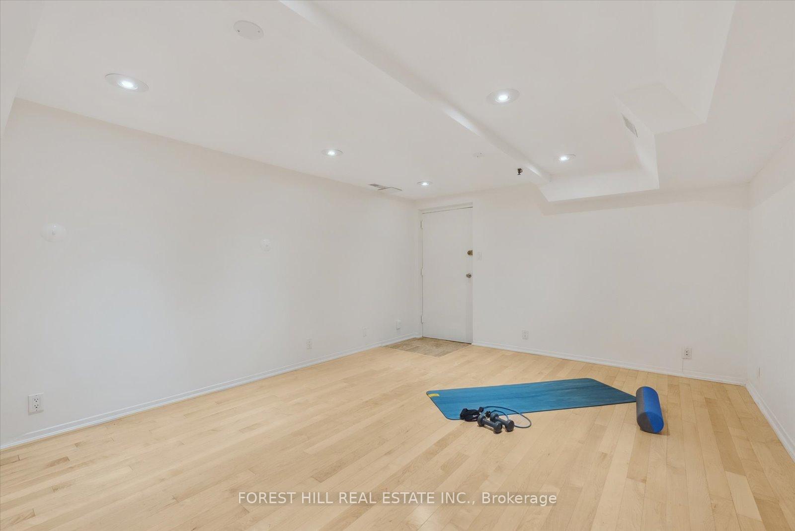 3 Bedrooms Condo at 10 Buller, Toronto For sale