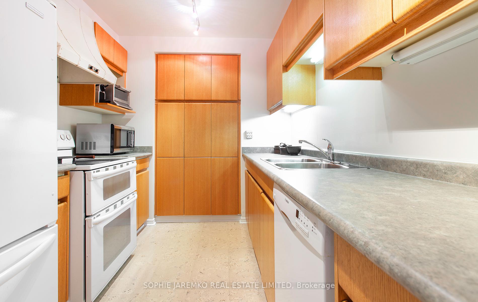 3 Bedrooms Condo at 160 Frederick,  Toronto For sale