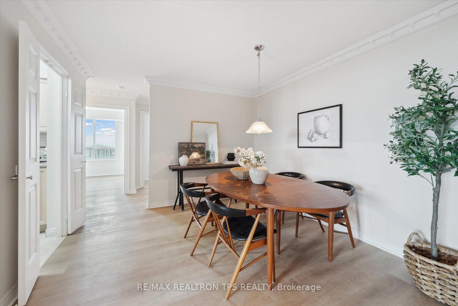 3 Bedrooms Condo at 61 Town Centre, Toronto For sale