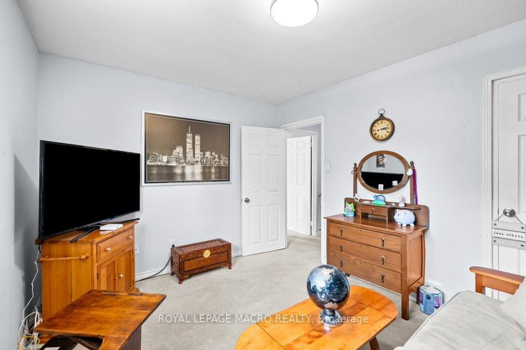 2 Bedrooms Condo at 483 Claridge, Burlington For sale