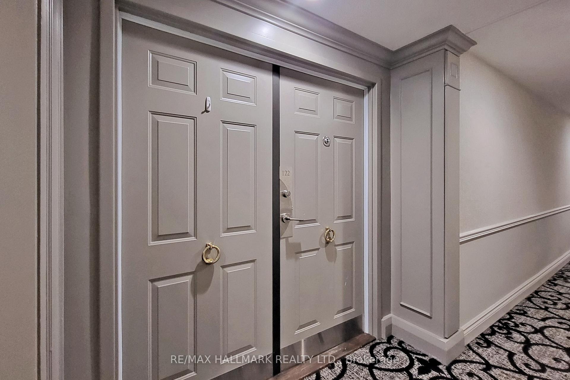 3 Bedrooms Condo at 121 Woodbridge, Vaughan For sale