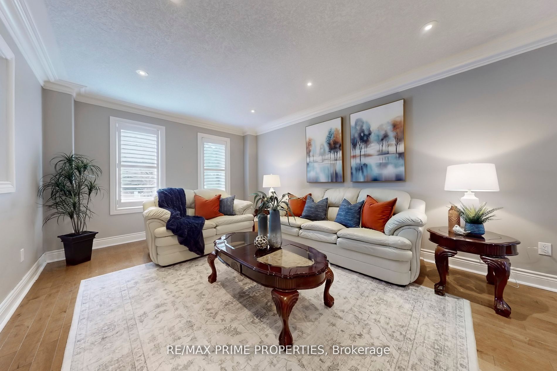 32 KENNETT Drive
