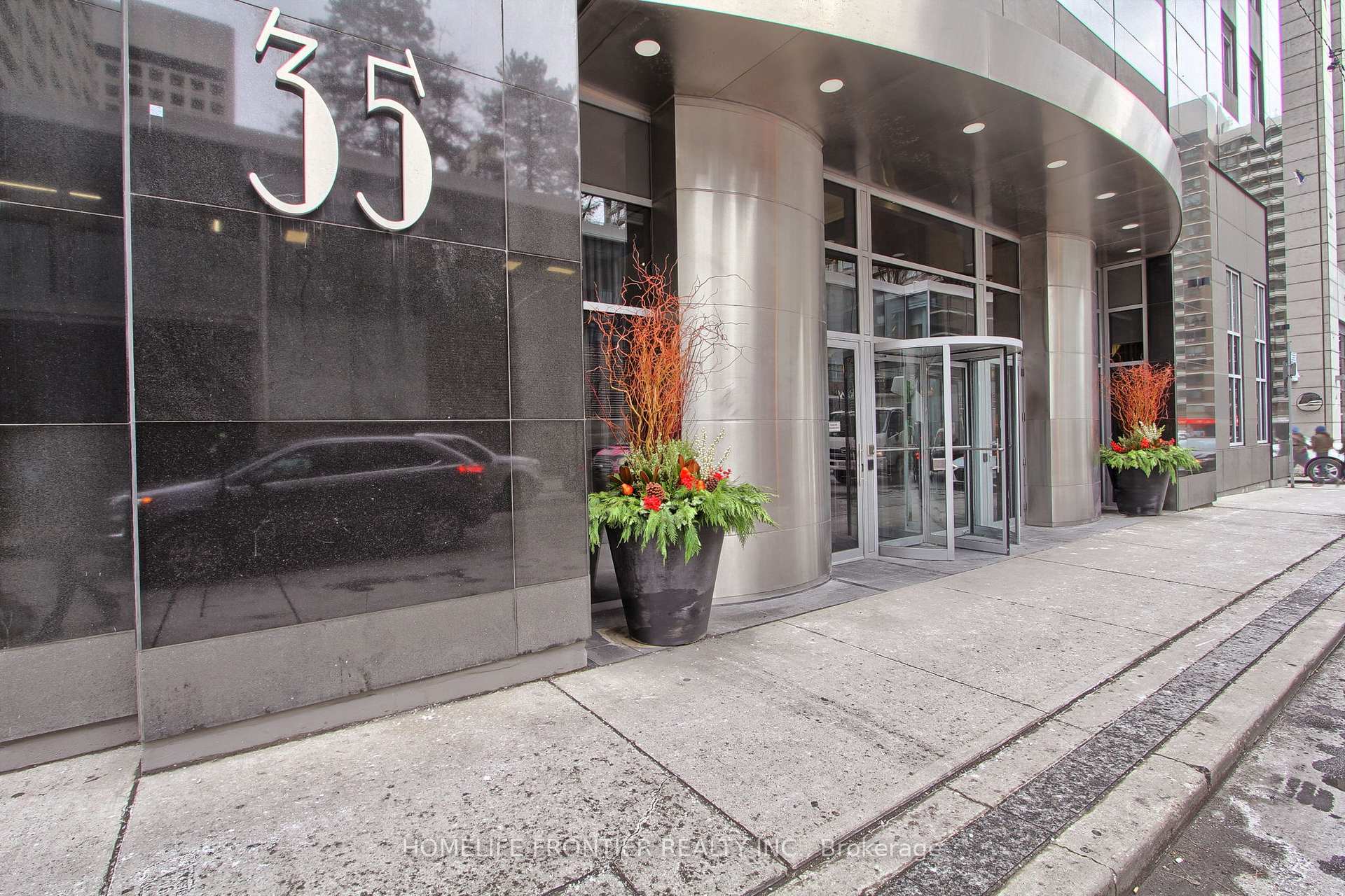 2 Bedrooms Condo at 35 Balmuto,  Toronto For sale