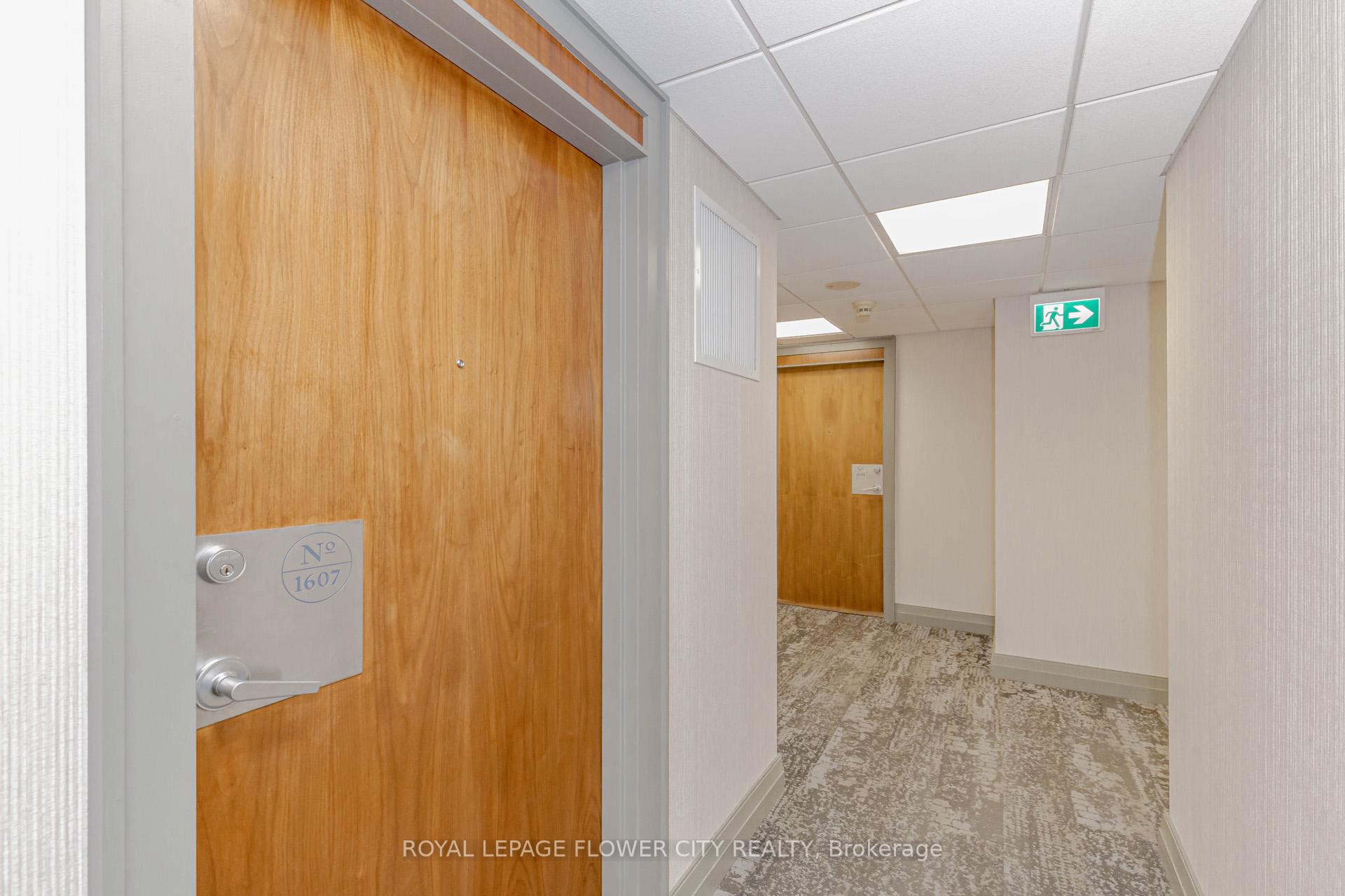 2 Bedrooms Condo at 1 Elm,  Mississauga For sale