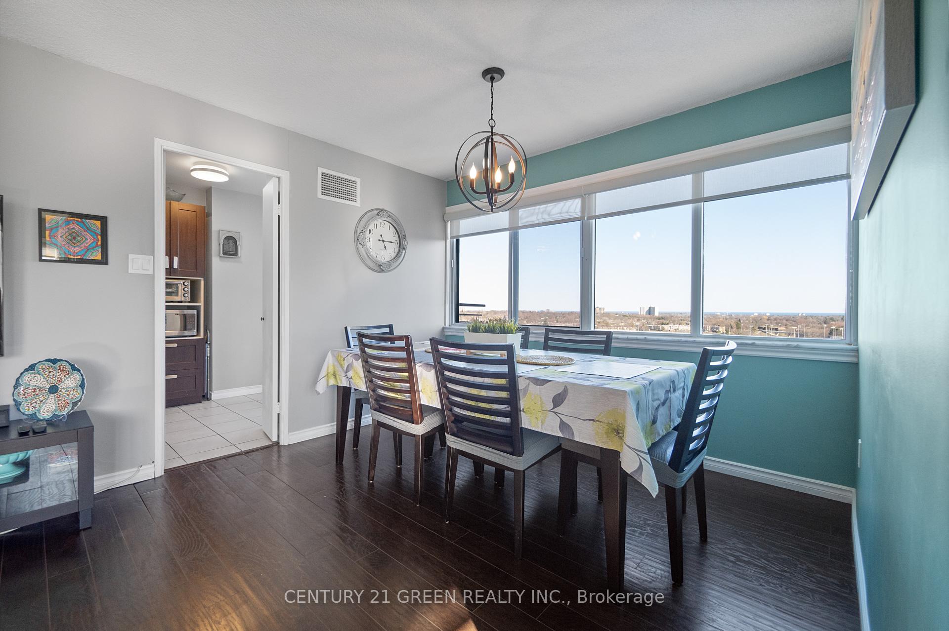 4 Bedrooms Condo at 1300 Mississauga Valleys, Mississauga For sale