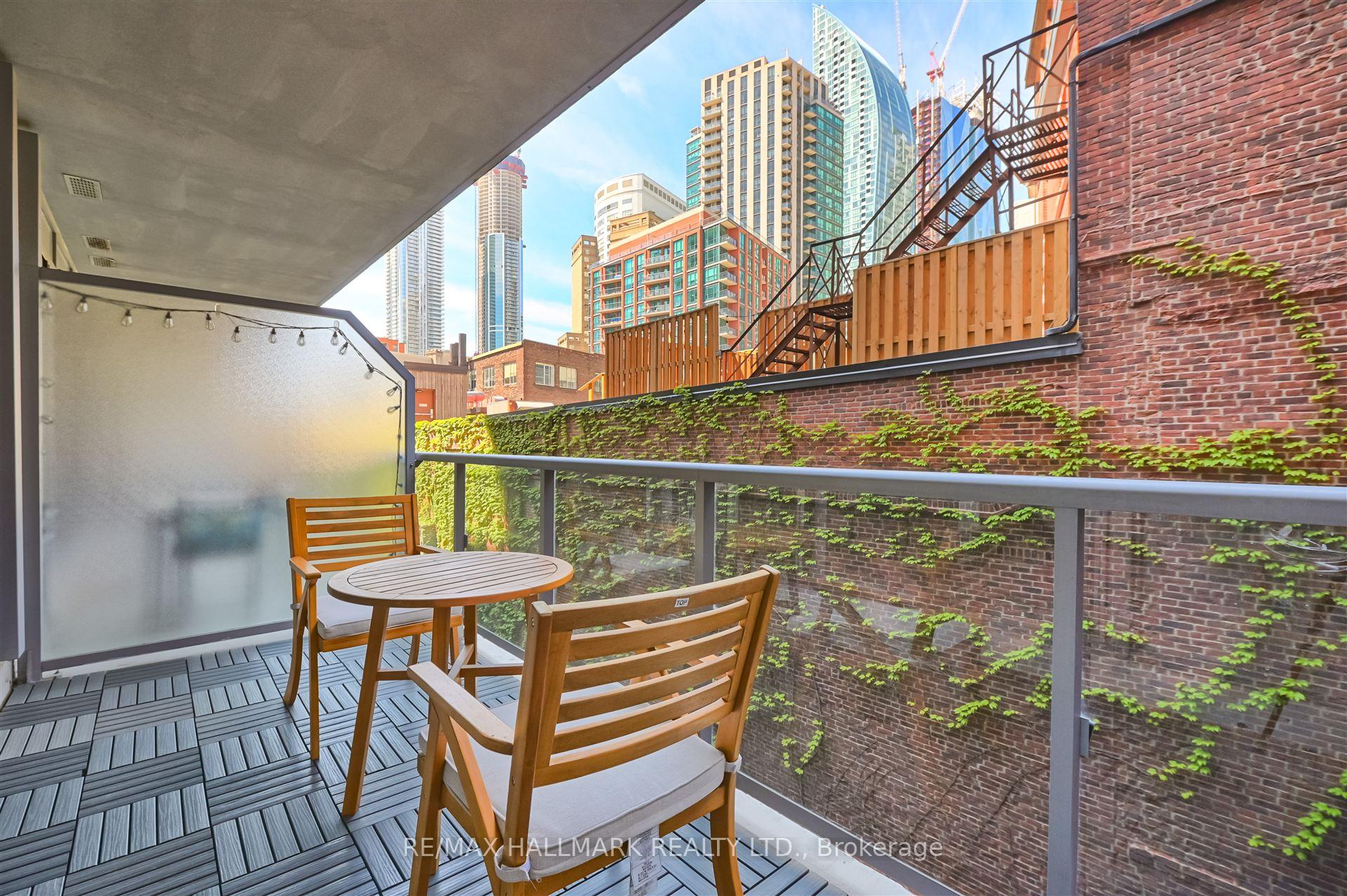 2 Bedrooms Condo at 55 Front, Toronto For sale