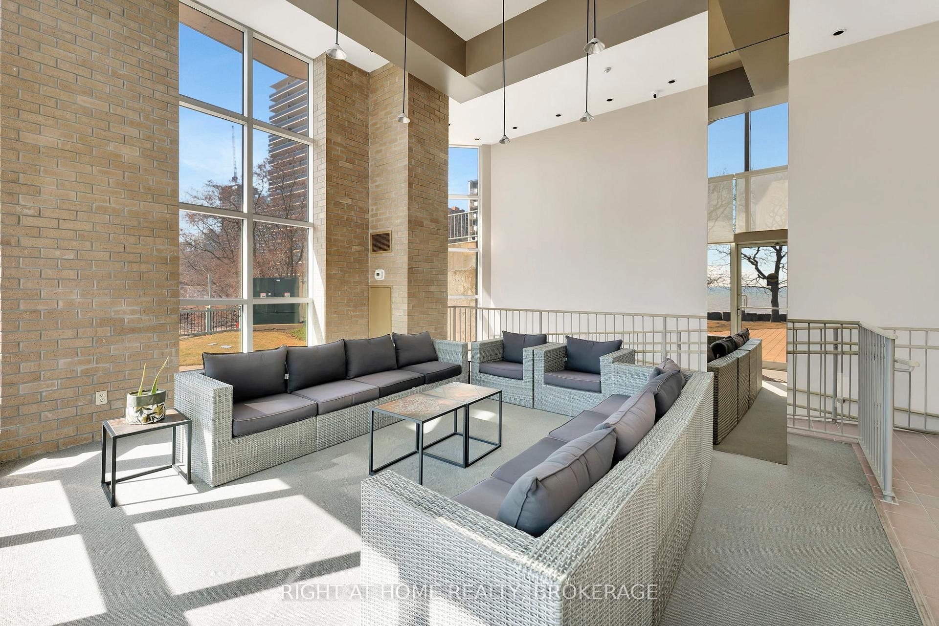 1 Bedroom Condo at 2190 Lakeshore, Burlington For sale