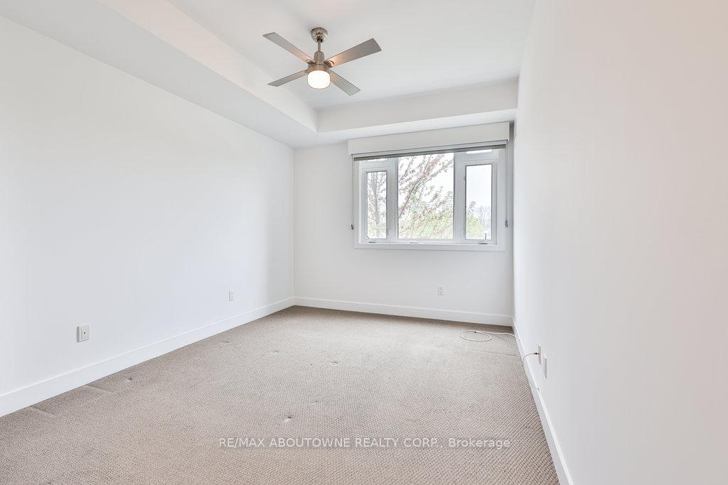 2 Bedrooms Condo at 128 Garden, Oakville For sale