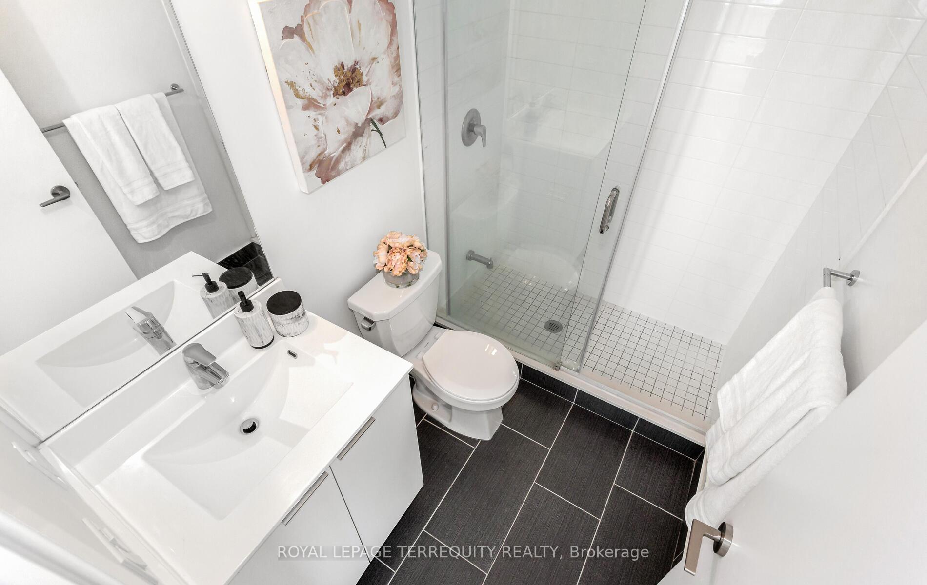 2 Bedrooms Condo at 30 Shore Breeze,  Toronto For sale
