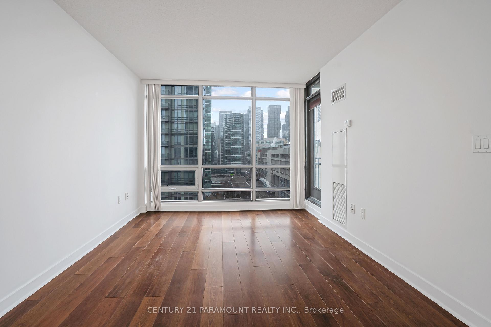 1 Bedroom Condo at 5 Mariner,  Toronto For sale