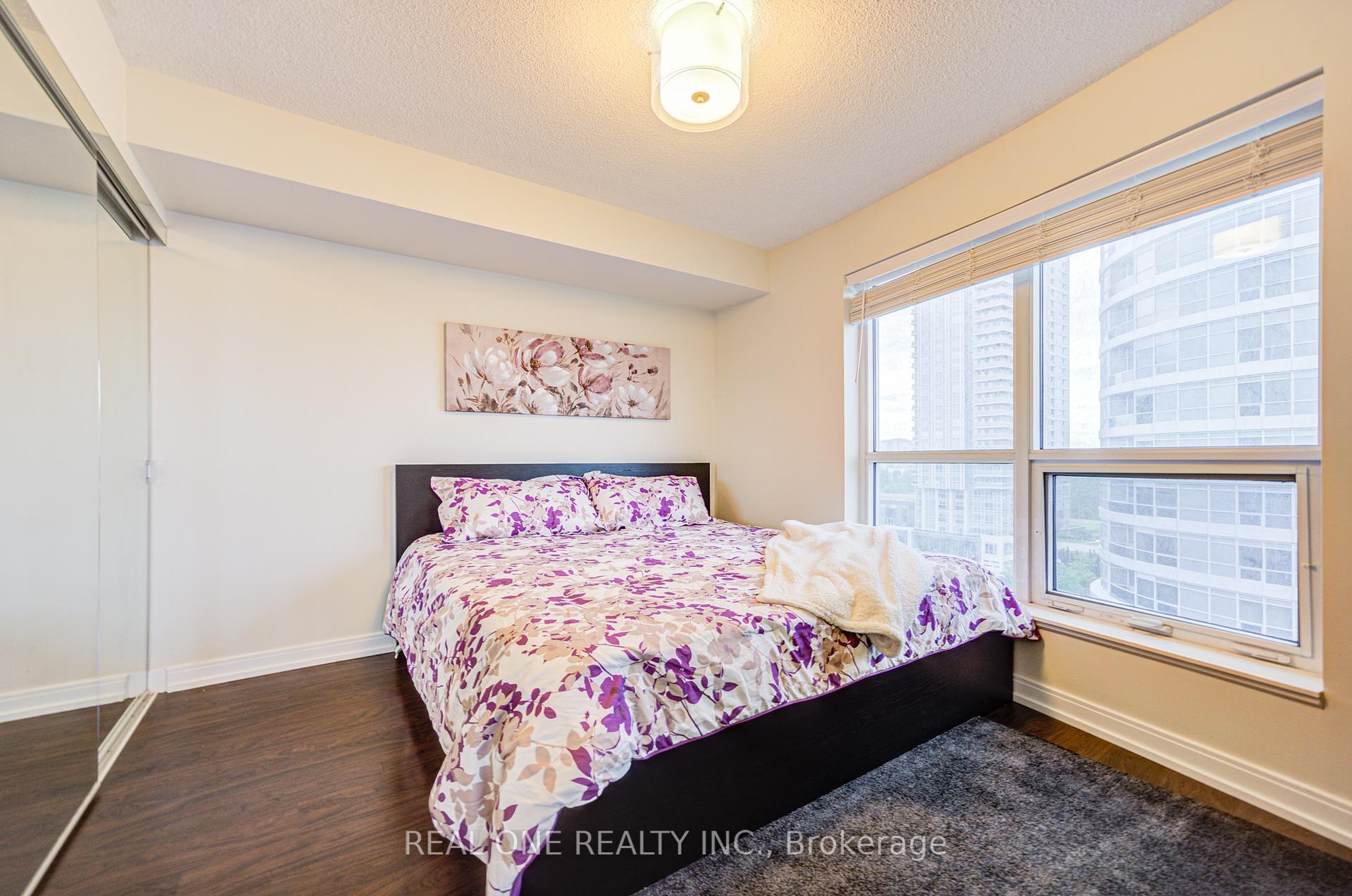 3 Bedrooms Condo at 151 Village Green, Toronto For sale