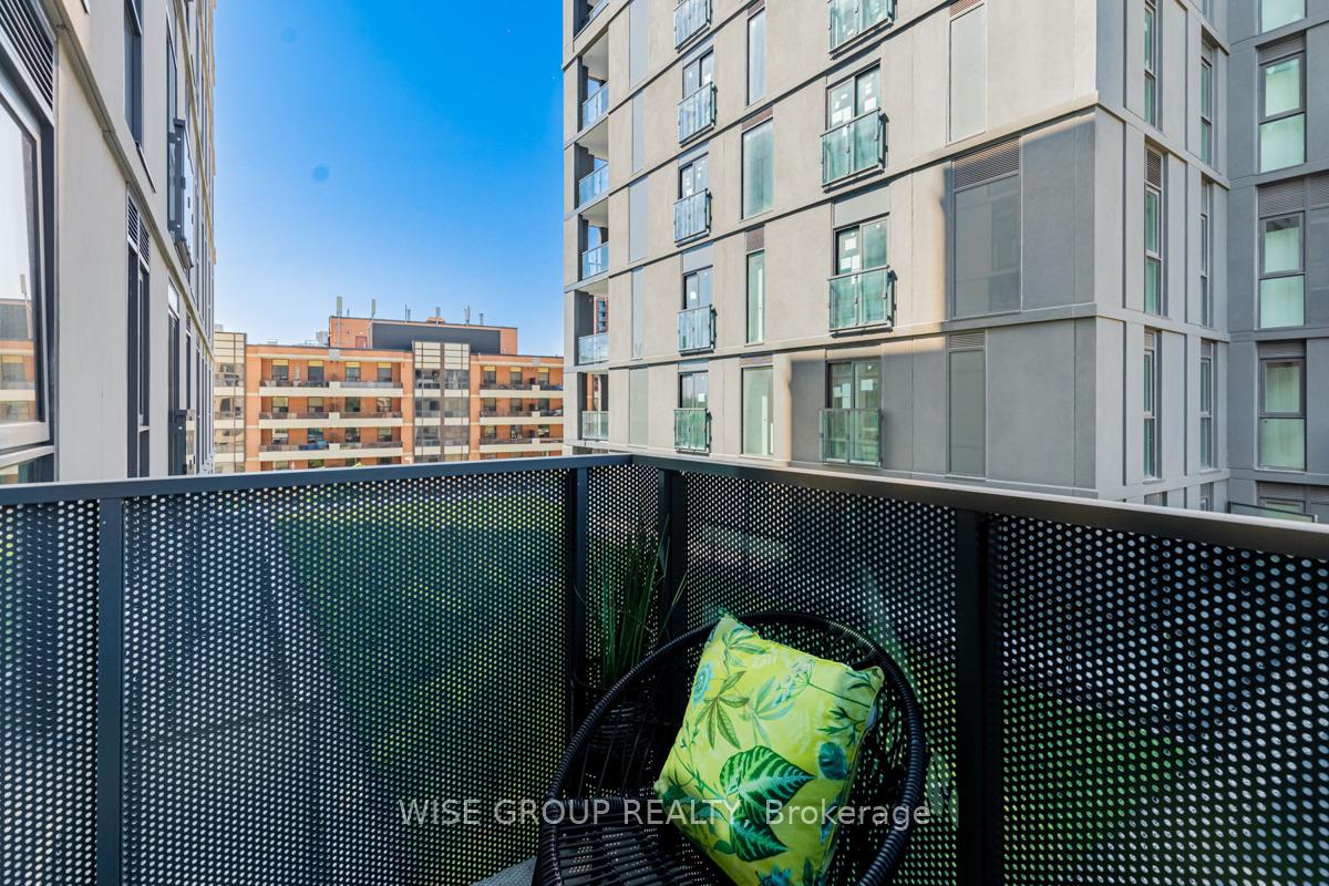 2 Bedrooms Condo at 500 Wilson,  Toronto For sale