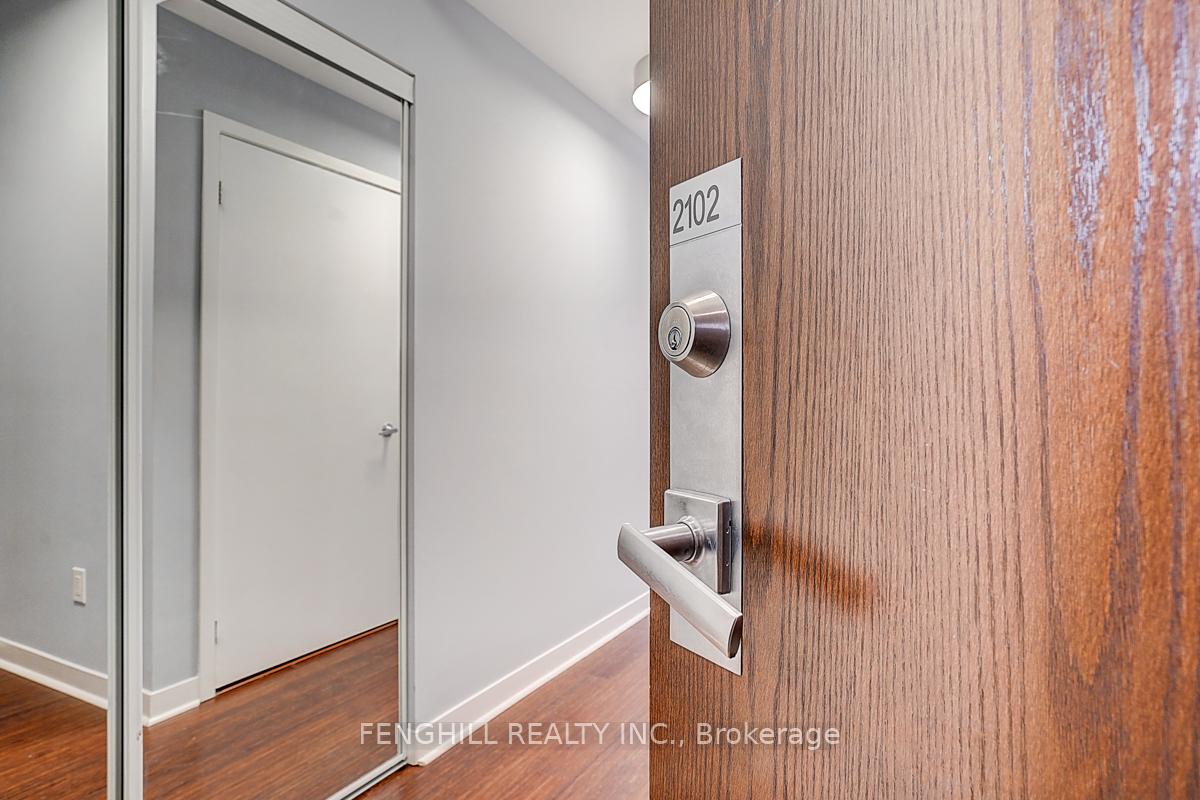 2 Bedrooms Condo at 365 Prince Of Wales, Mississauga For sale