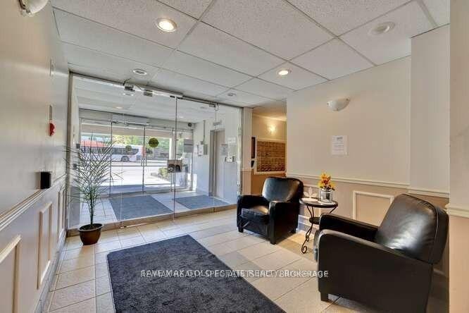 3 Bedrooms Condo at 49 Queen, Mississauga For sale