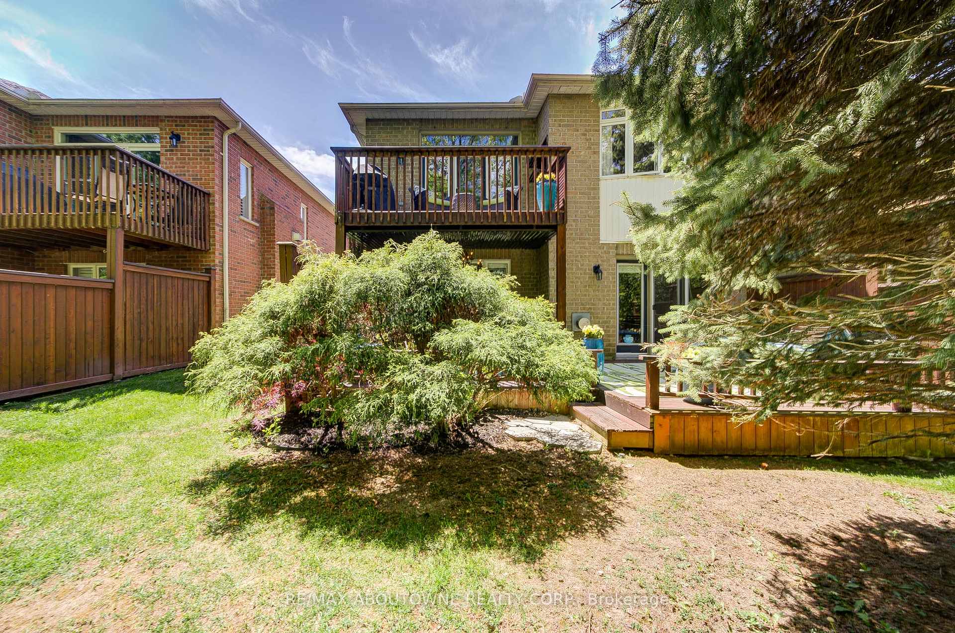 2 Bedrooms Condo at 1169 Dorval, Oakville For sale