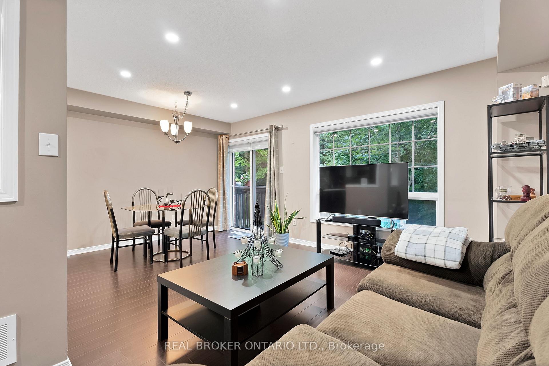 3 Bedrooms Condo at 7360 Zinnia, Mississauga For sale