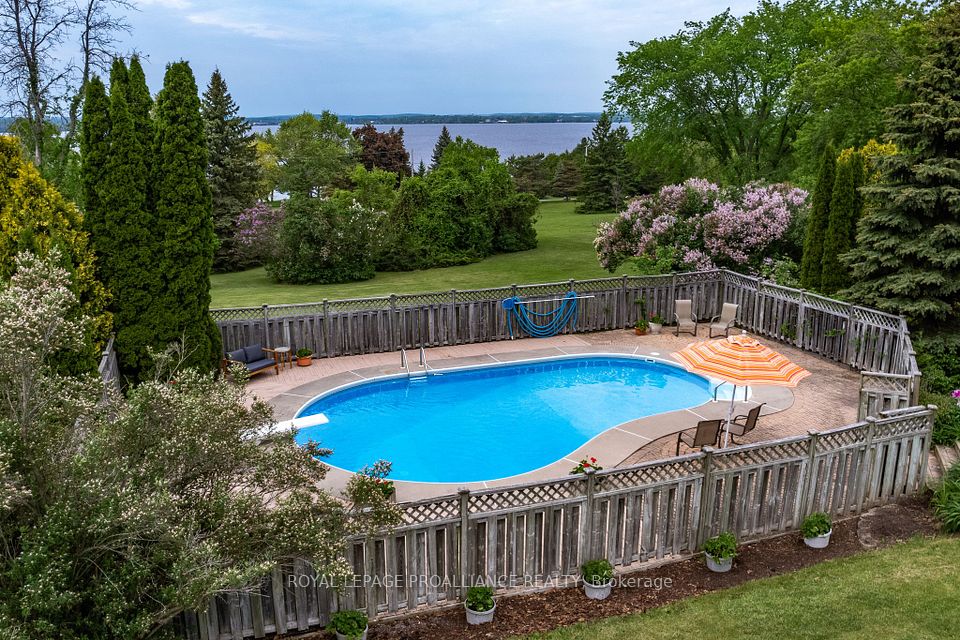 3286 County Road 3, Prince Edward County, ON K0K 1L0