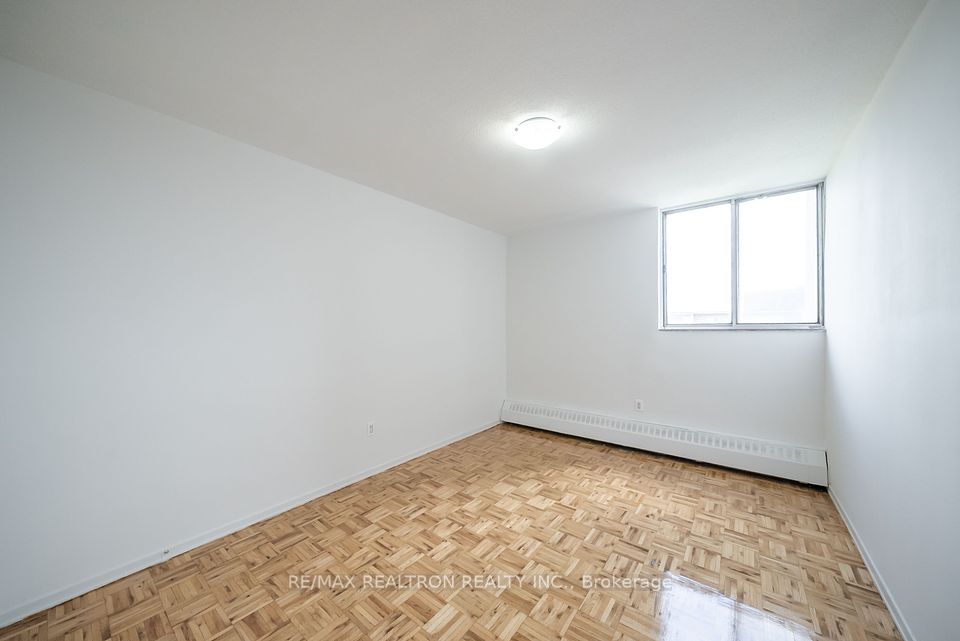 #909 - 5 Glamorgan Avenue, Toronto, ON M1P 4P1