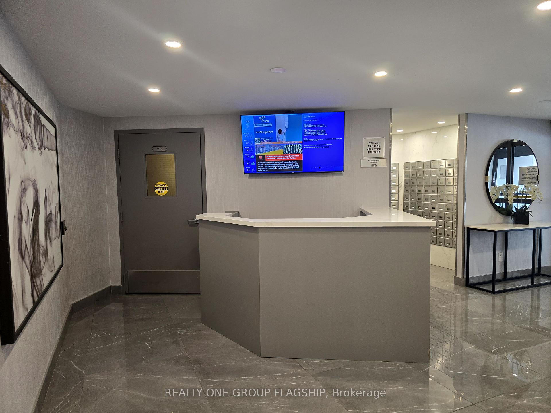 3 Bedrooms Condo at 10 Edgecliff,  Toronto For sale