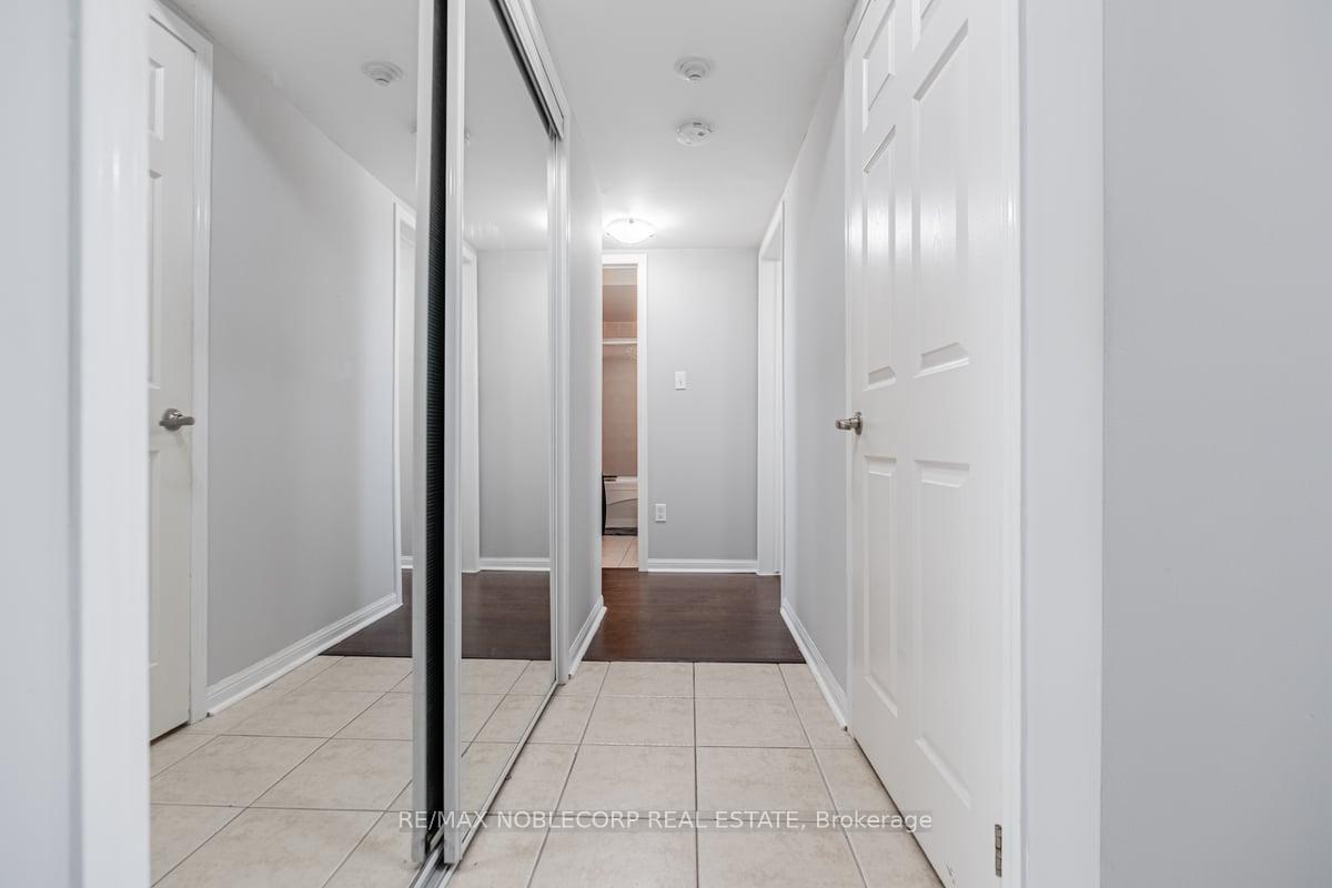 3 Bedrooms Condo at 613 Dundas,  Mississauga For sale