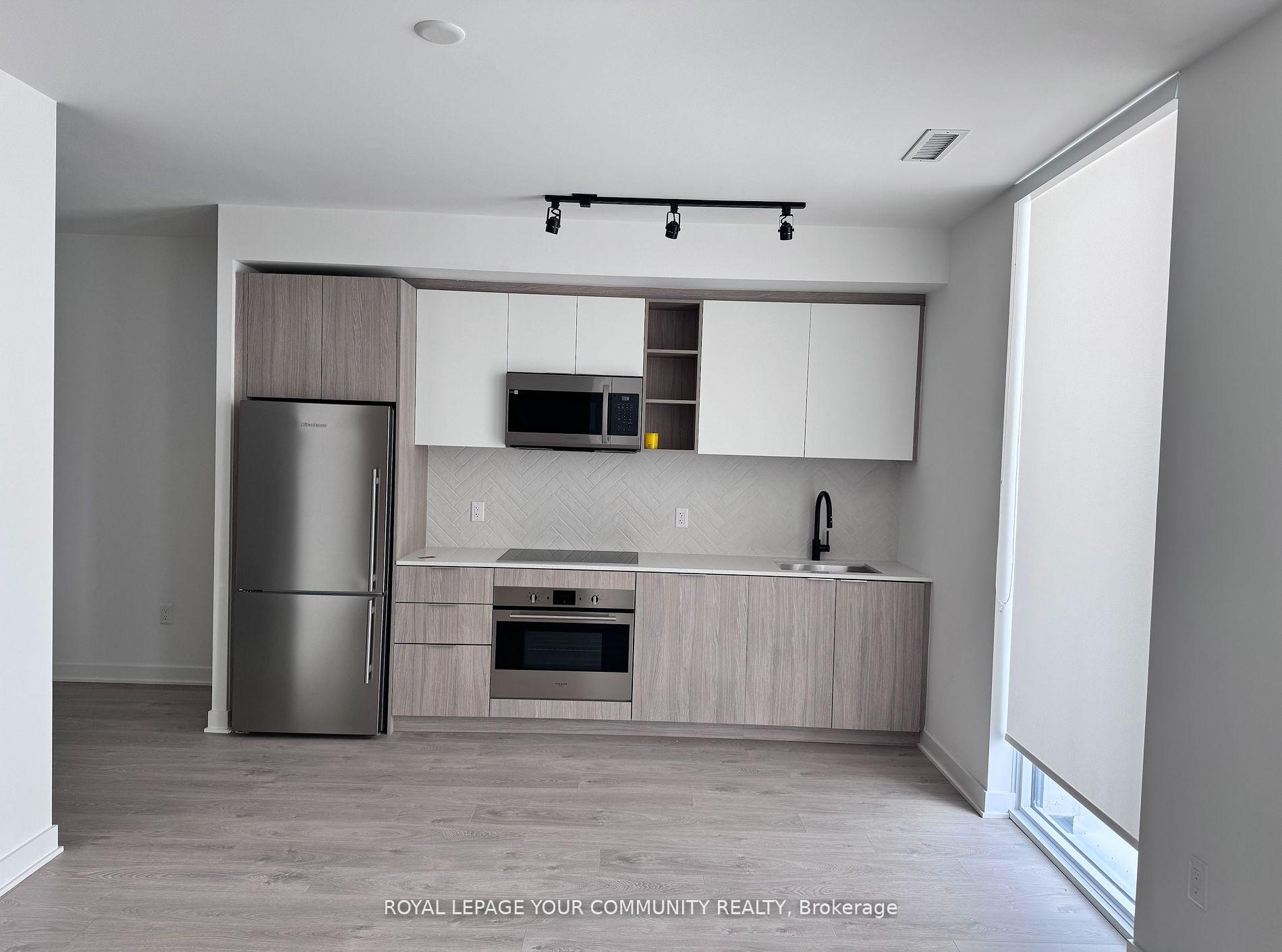 3 Bedrooms Condo at 36 Zorra, Toronto For sale