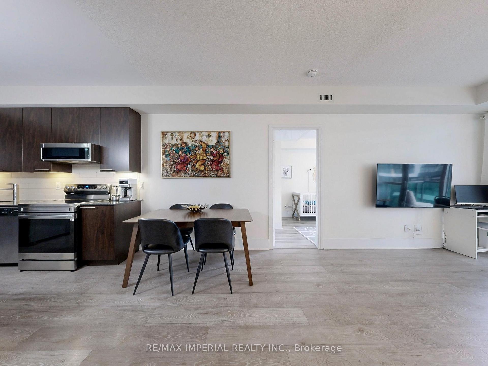 2 Bedrooms Condo at 25 Broadway, Toronto For sale