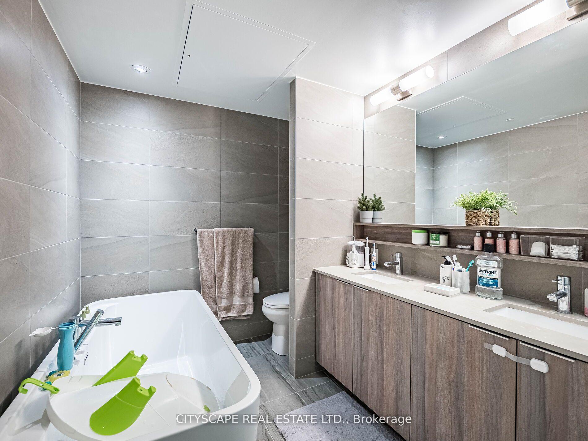 4 Bedrooms Condo at 9 Buttermill, Vaughan For sale