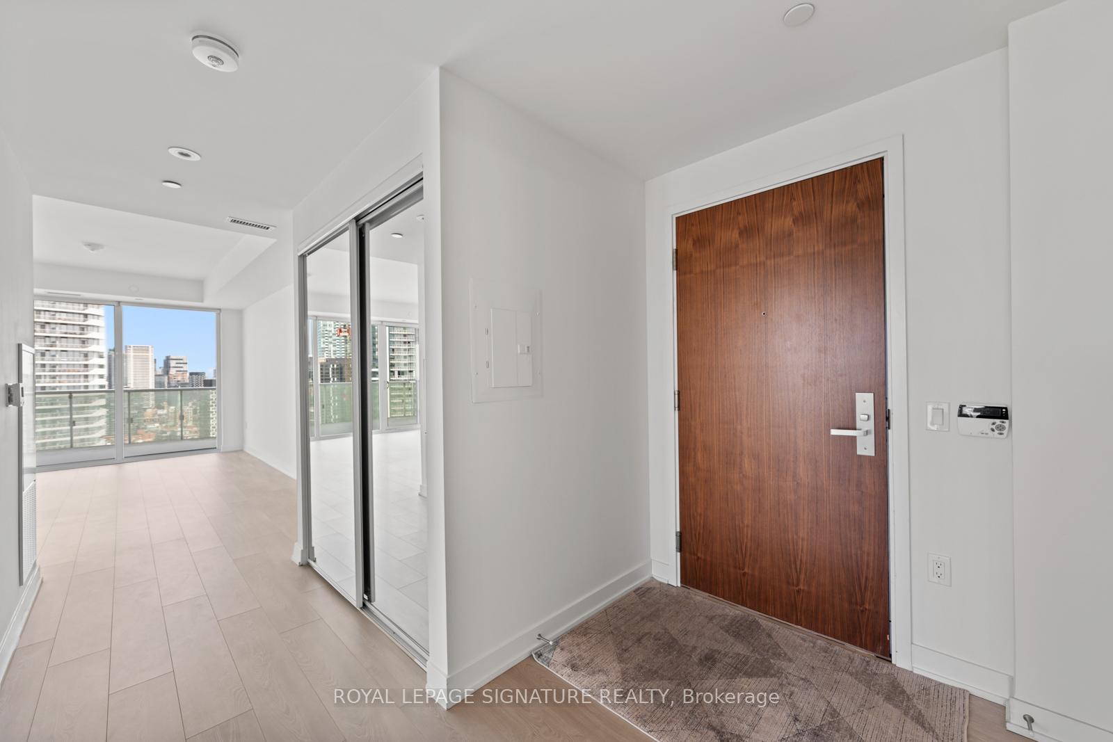 3 Bedrooms Condo at 15 Queens, Toronto For sale