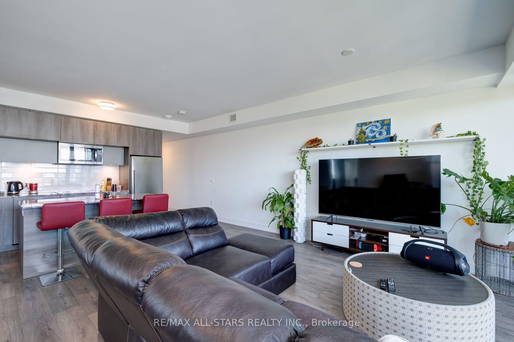3 Bedrooms Condo at 575 Bloor, Toronto For sale
