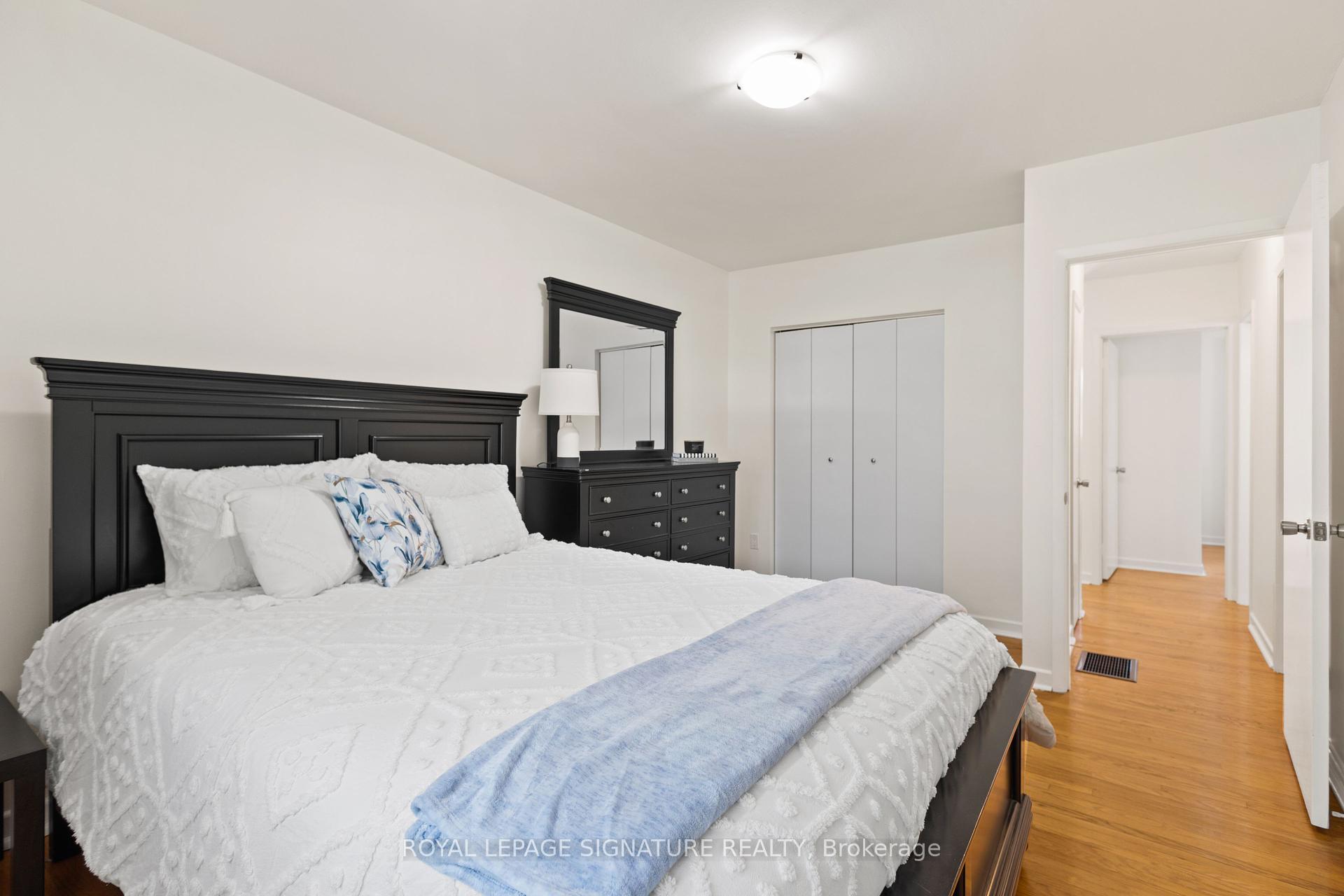 3 Bedrooms Condo at 611 Francis, Burlington For sale
