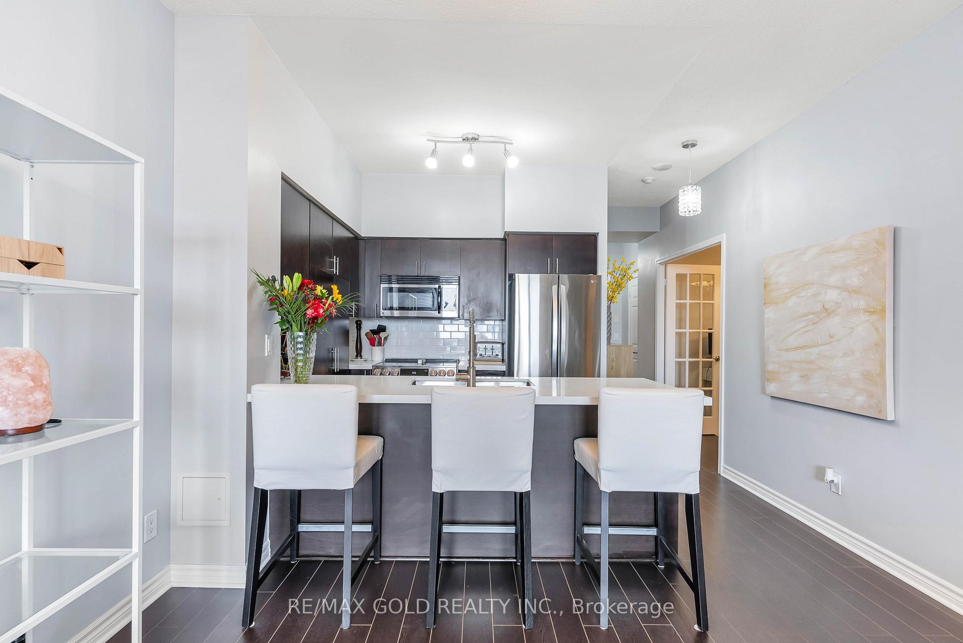 2 Bedrooms Condo at 388 Prince Of Wales, Mississauga For sale
