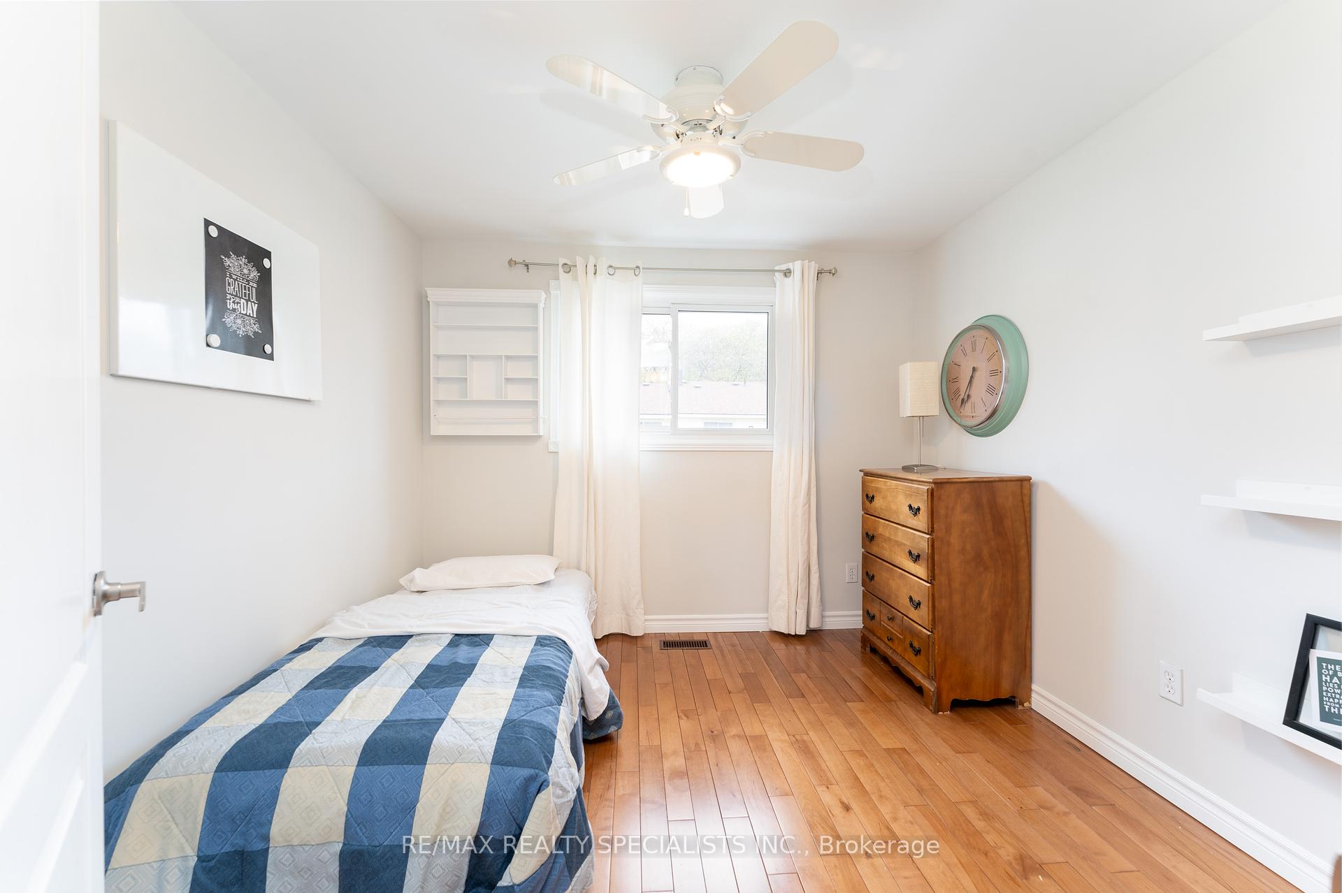 4 Bedrooms Condo at 2230 Upper Middle, Burlington For sale