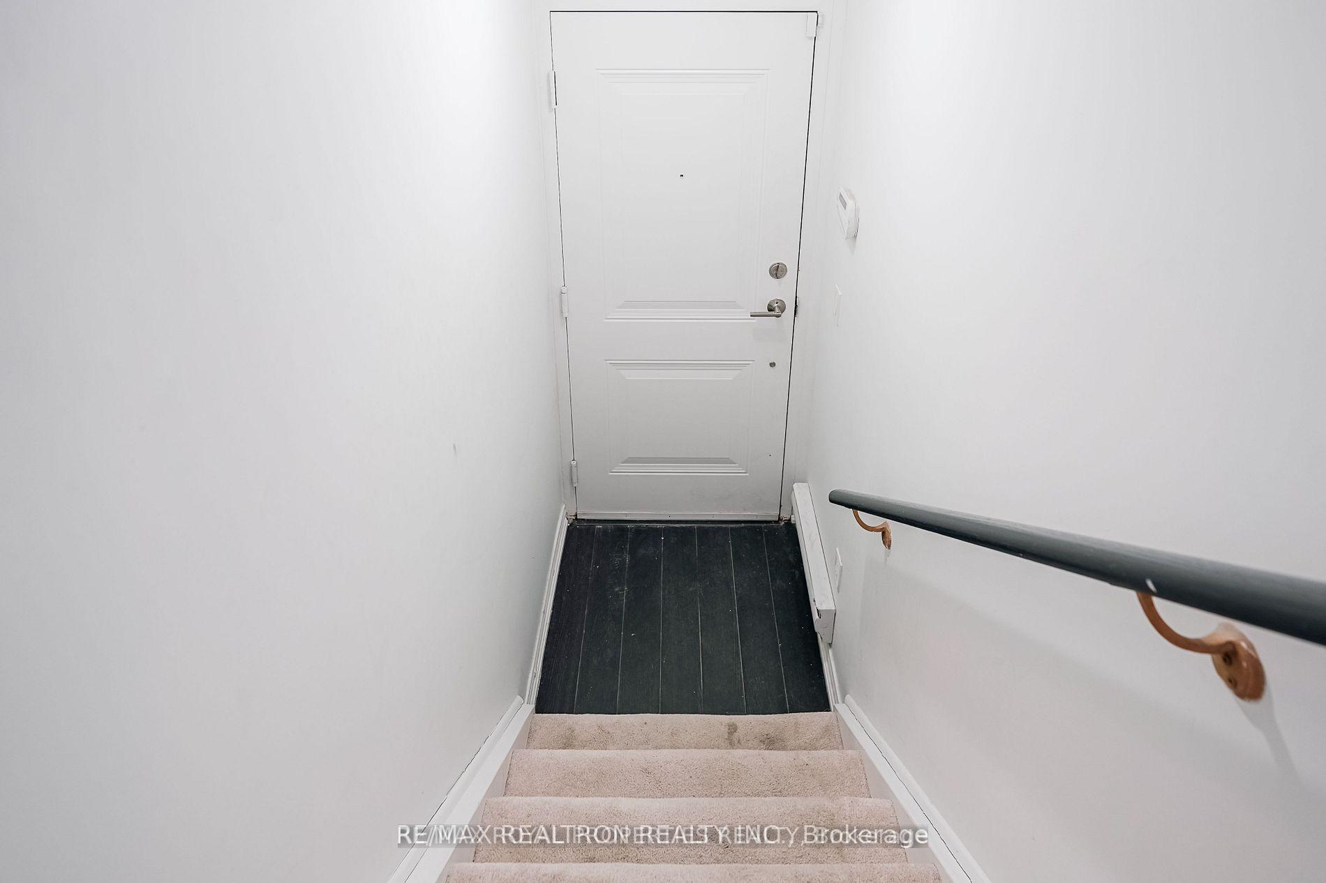 2 Bedrooms Condo at 80 Orchid Place, Toronto For sale