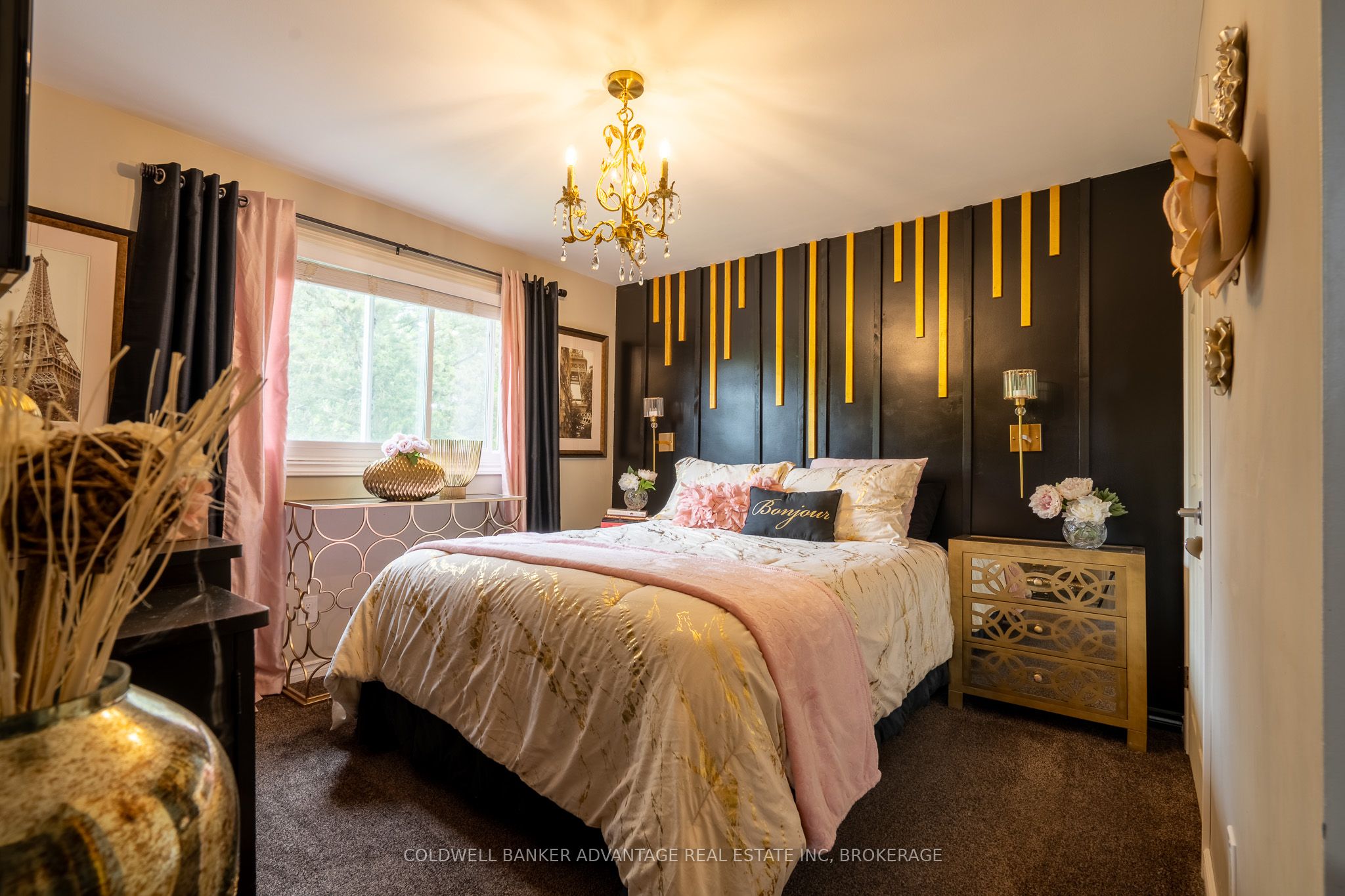 4504 Queensway Gardens N