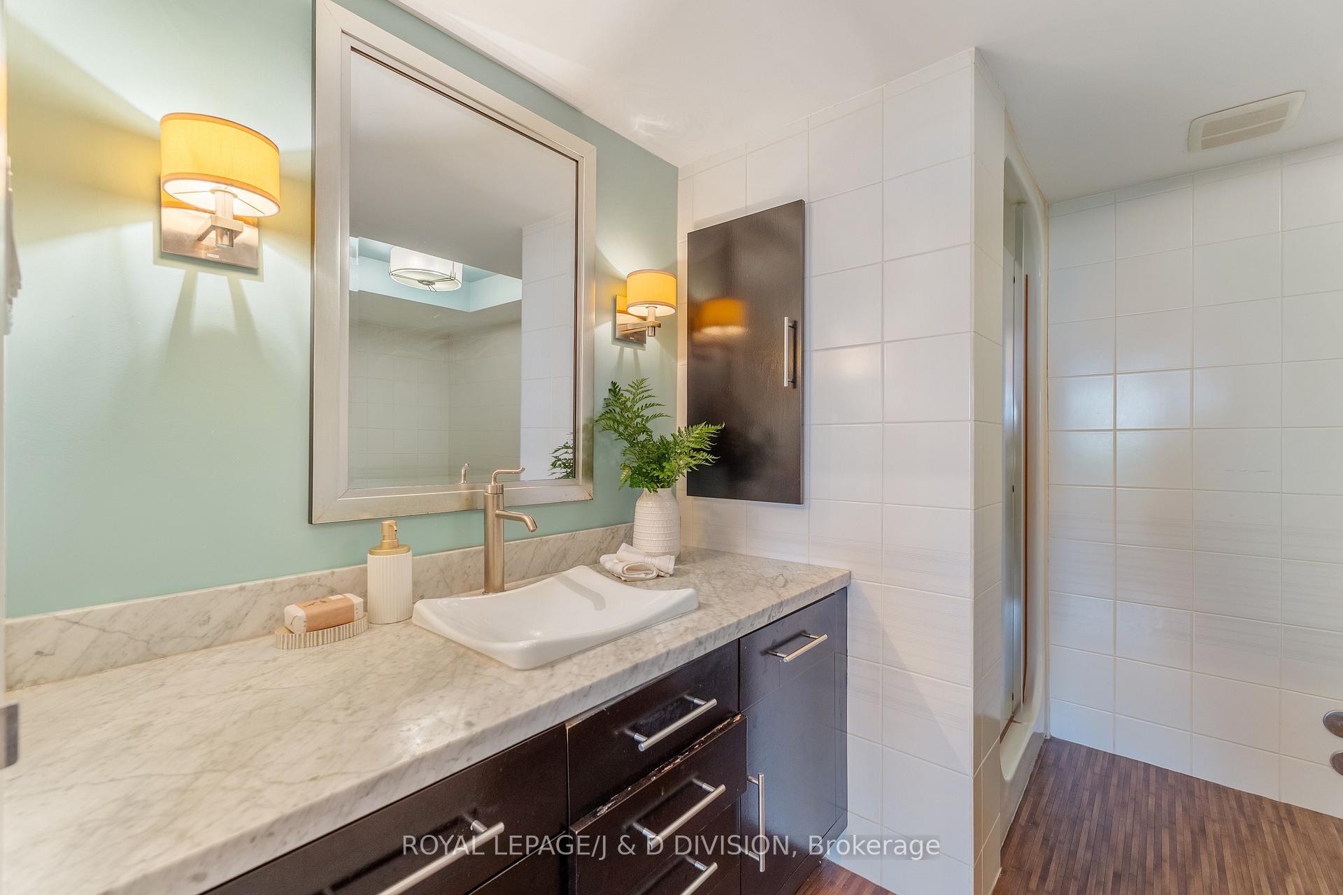 2 Bedrooms Condo at 401 Queens, Toronto For sale