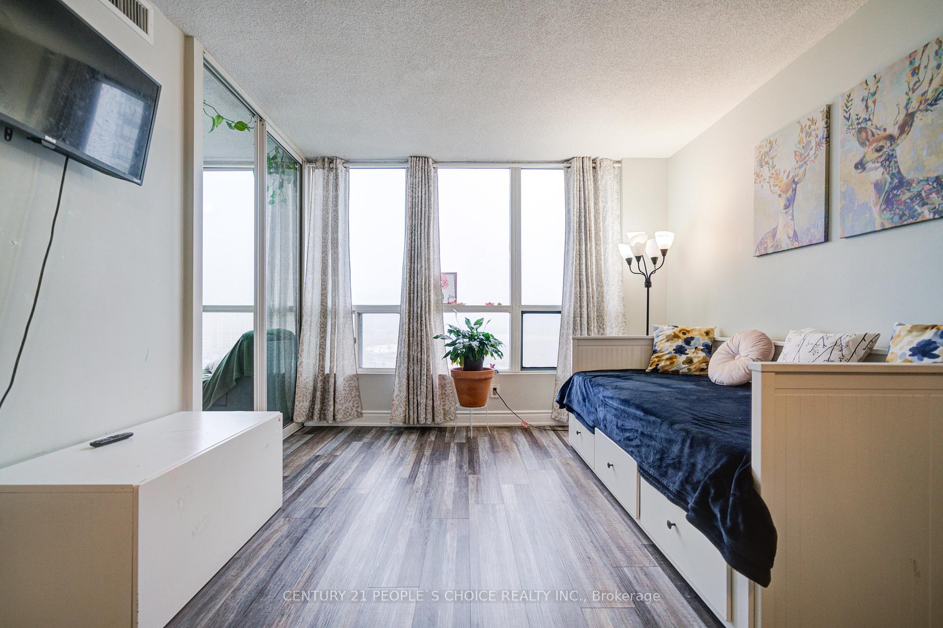 3 Bedrooms Condo at 4460 Tucana, Mississauga For sale