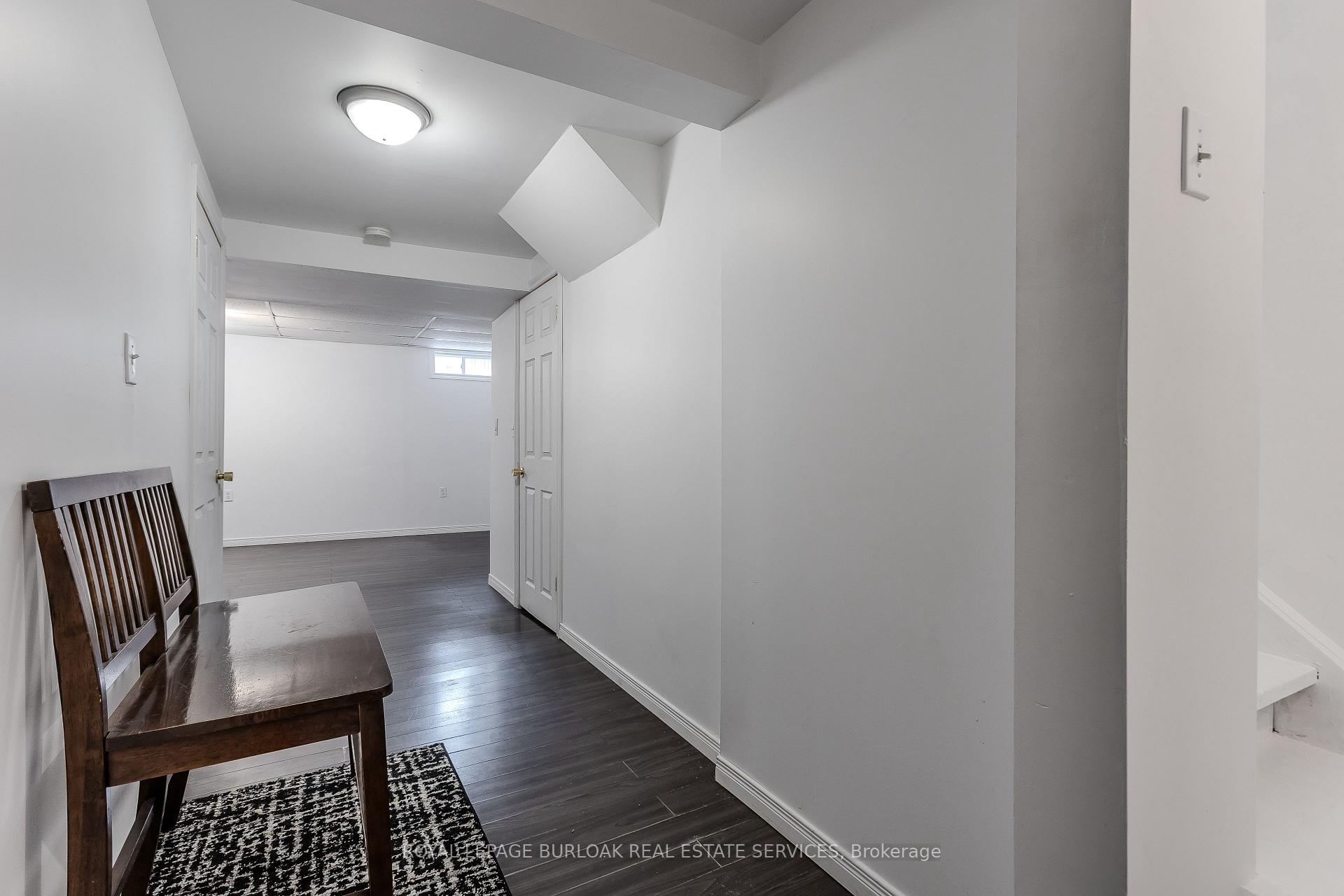 4 Bedrooms Condo at 25 Redbury, Hamilton For sale